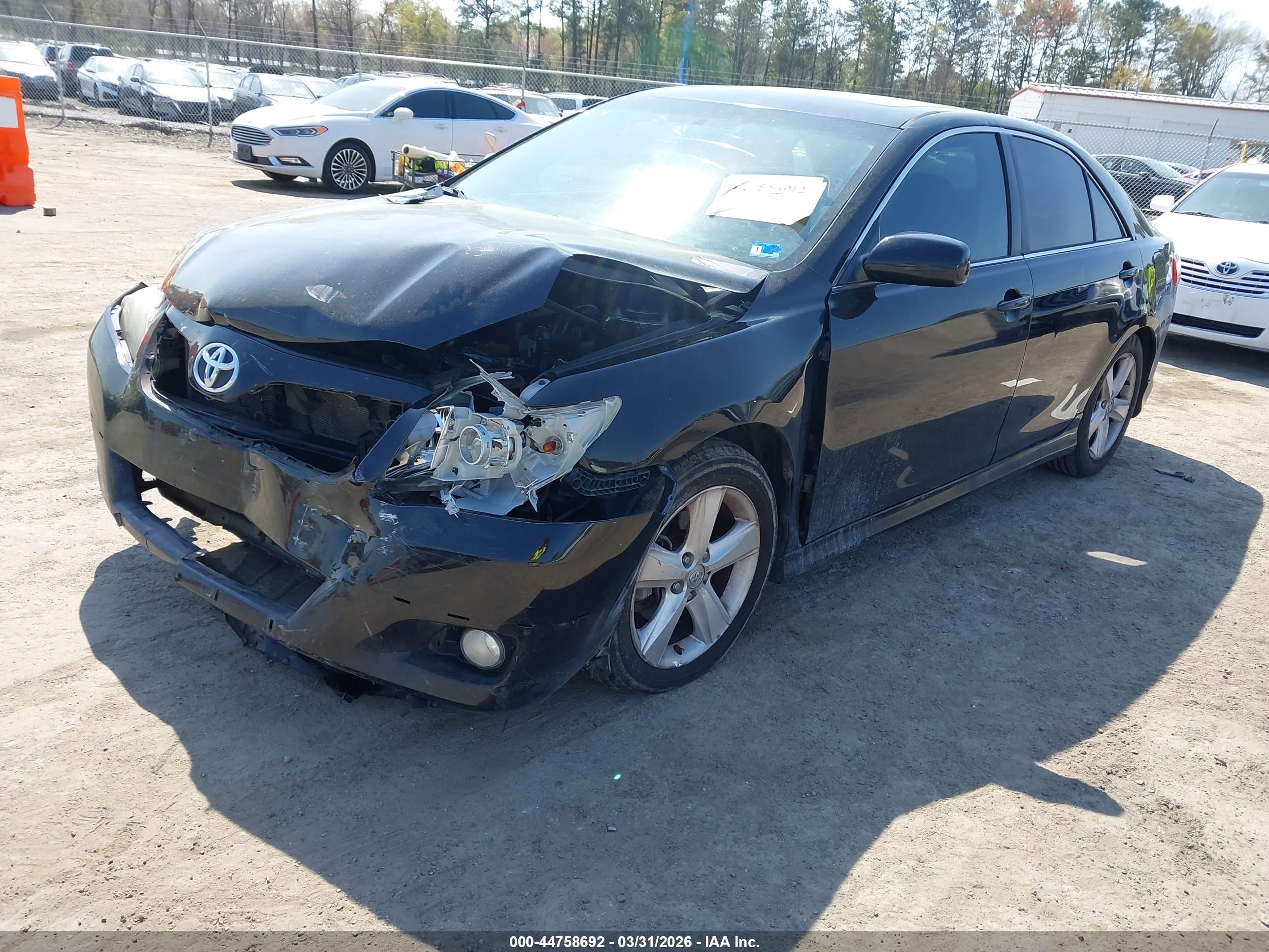 TOYOTA CAMRY image 2