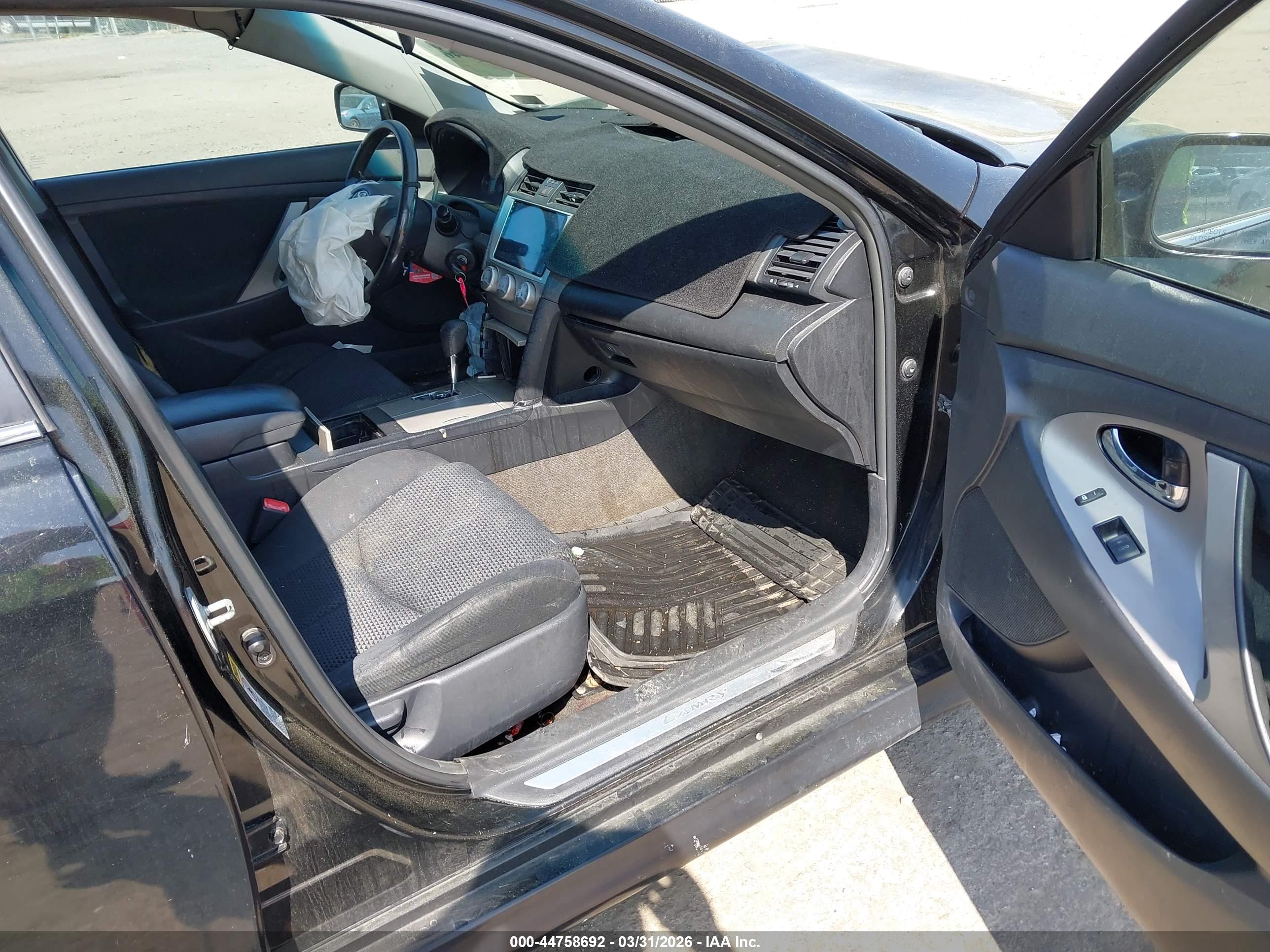 TOYOTA CAMRY image 5