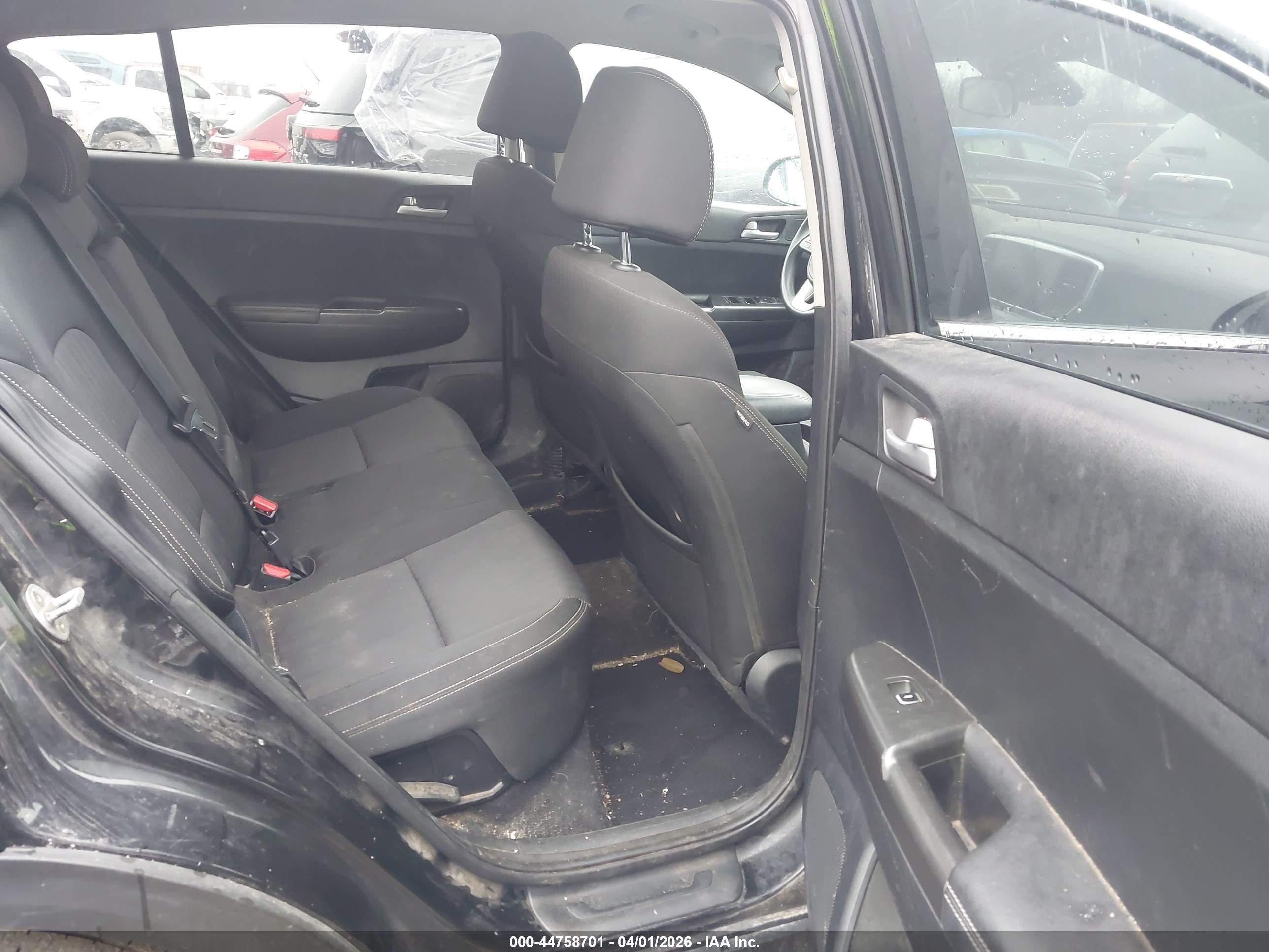 KIA SPORTAGE image 8