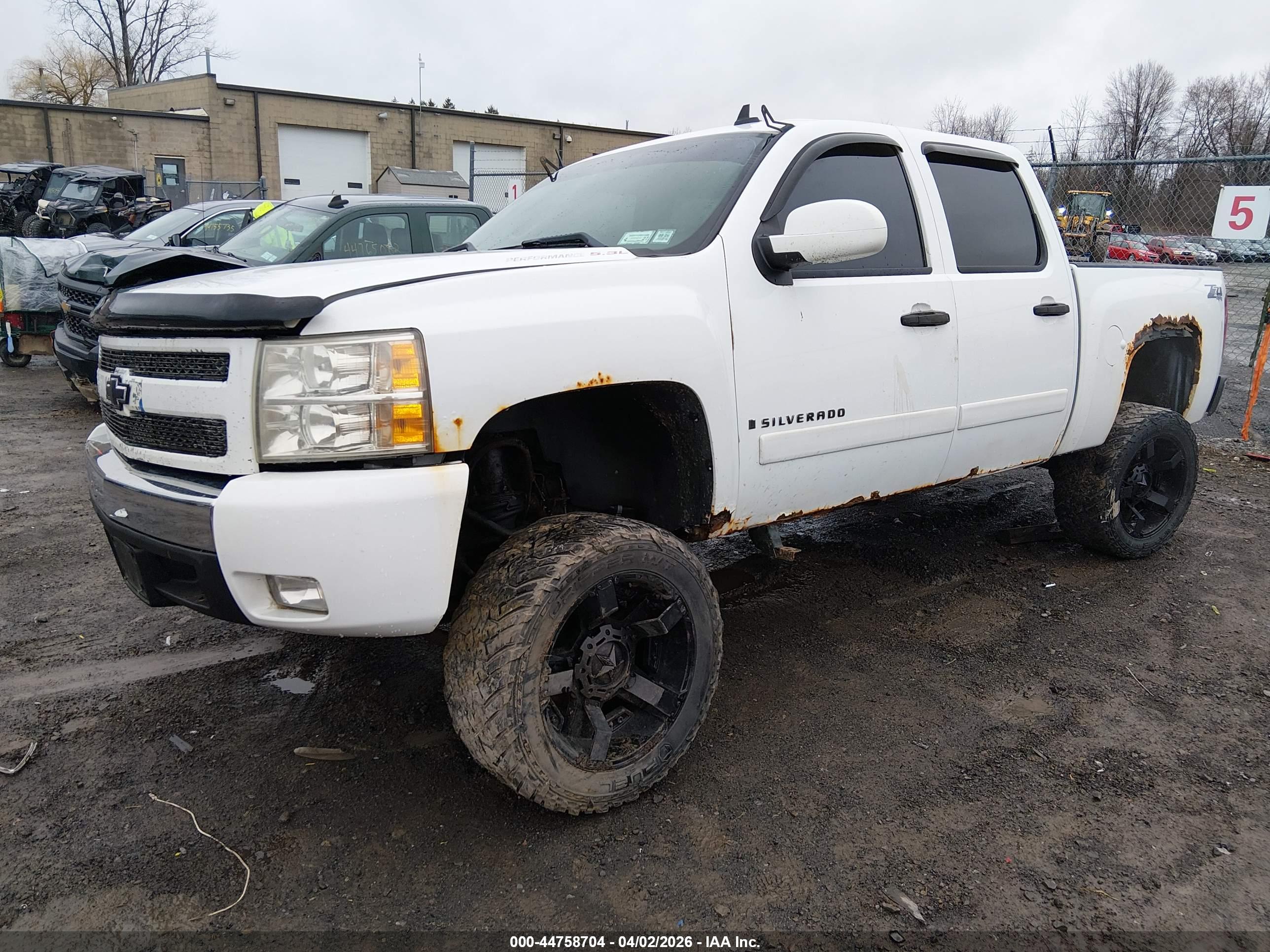 CHEVROLET SILVERADO image 2