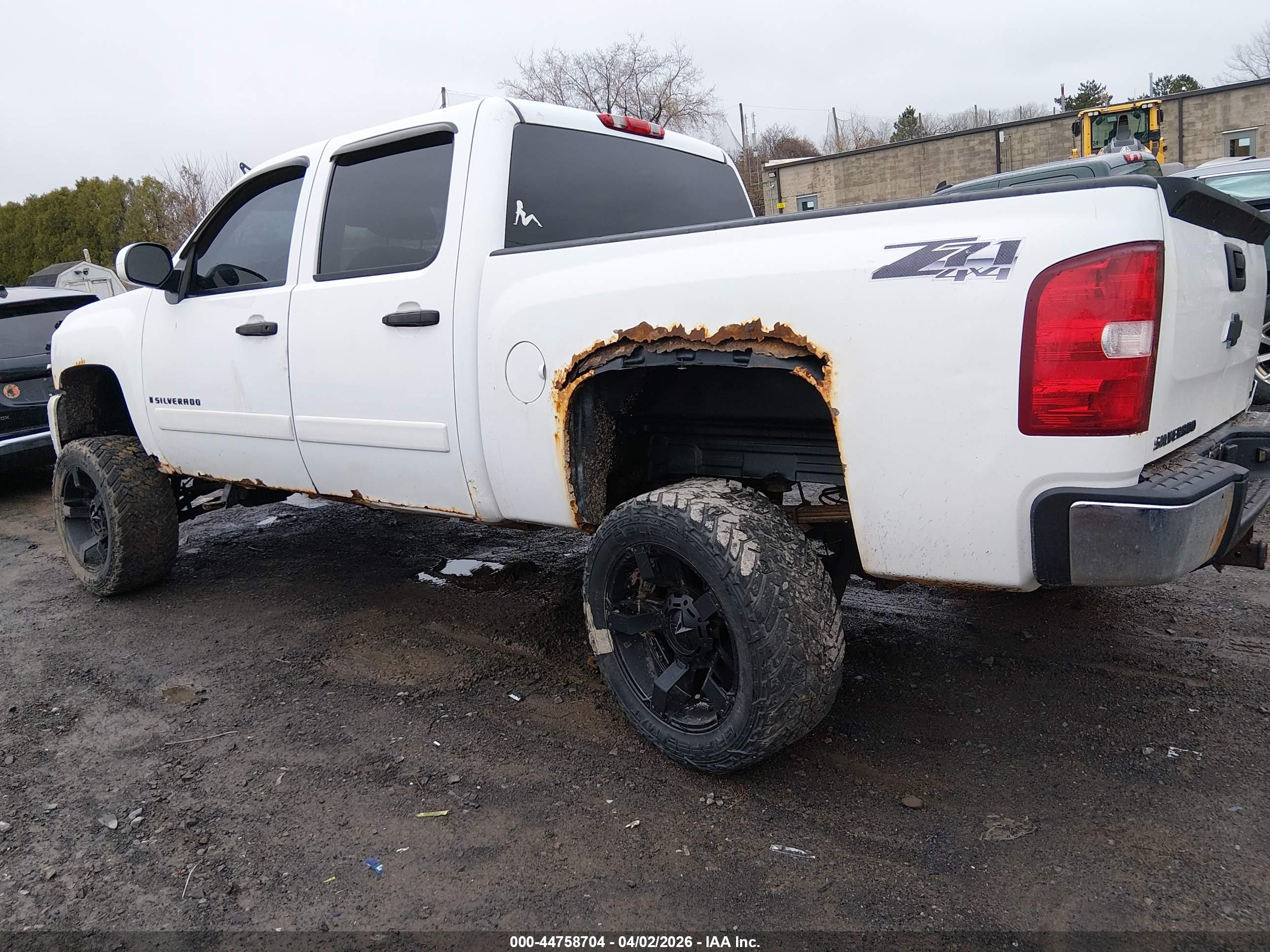 CHEVROLET SILVERADO image 3