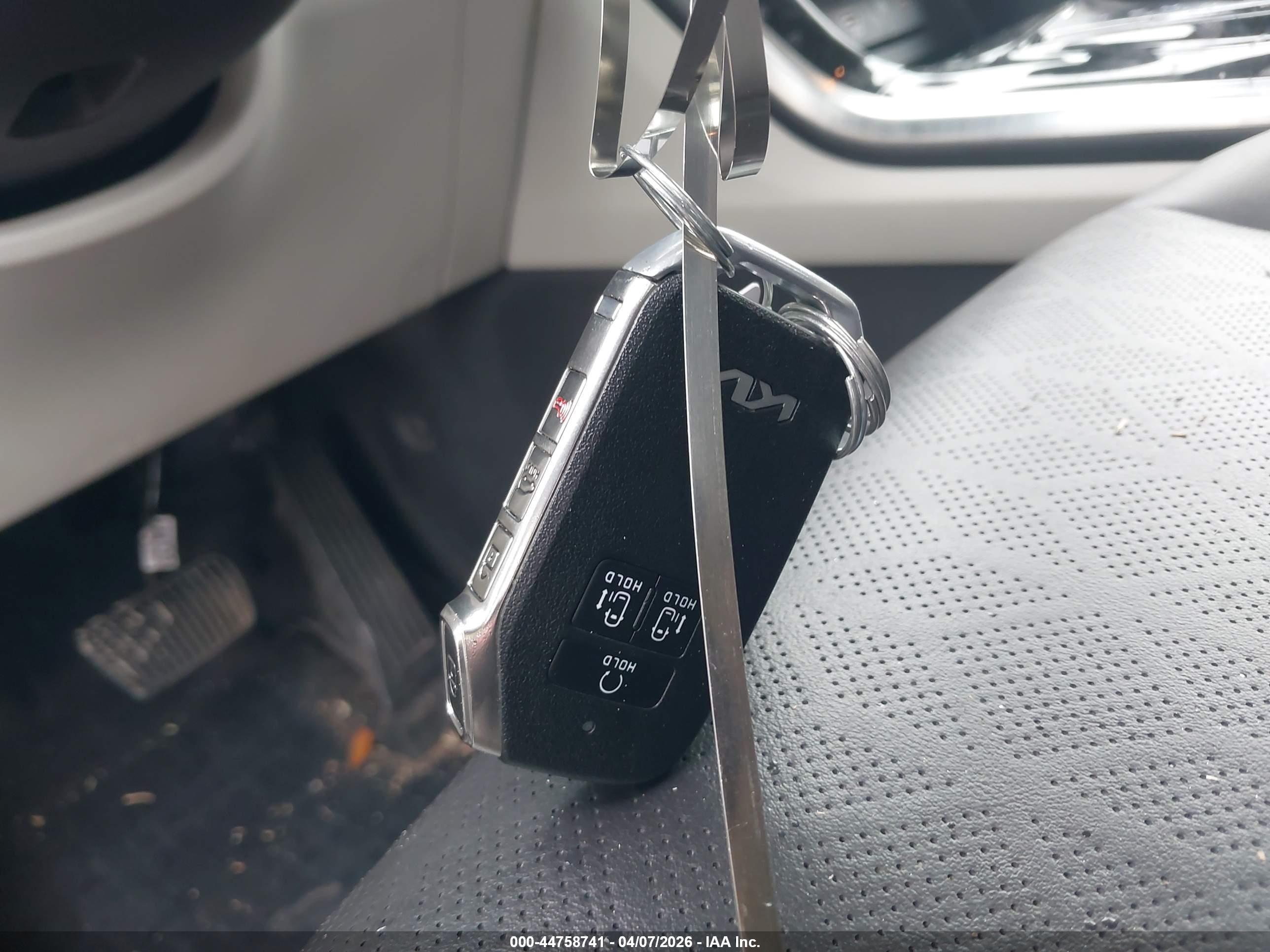 KIA CARNIVAL image 11