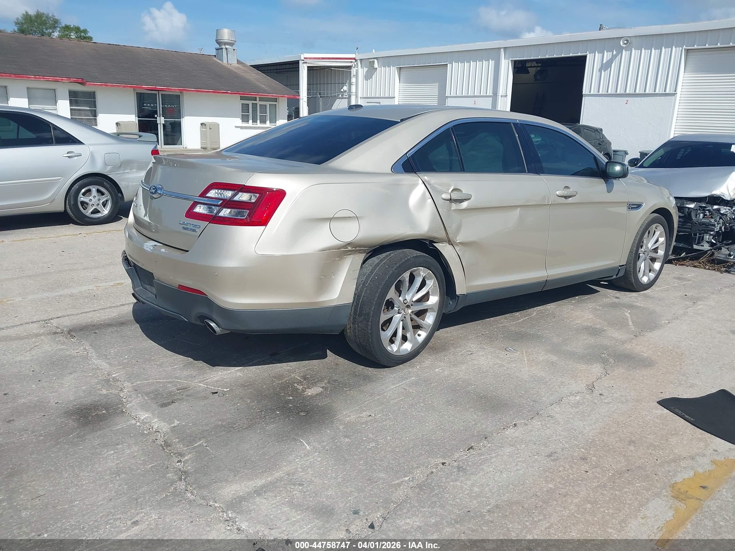 FORD TAURUS image 4