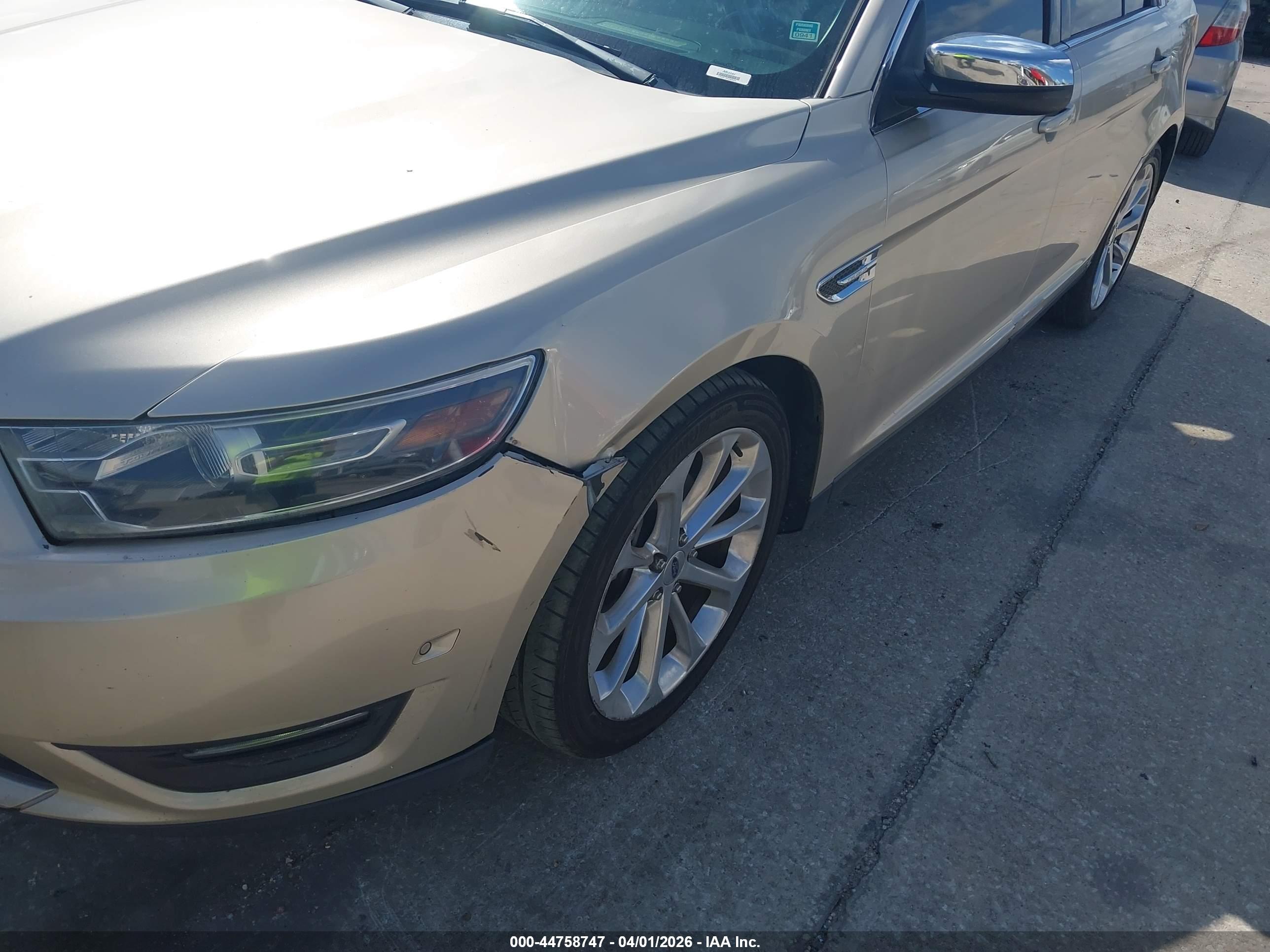FORD TAURUS image 6