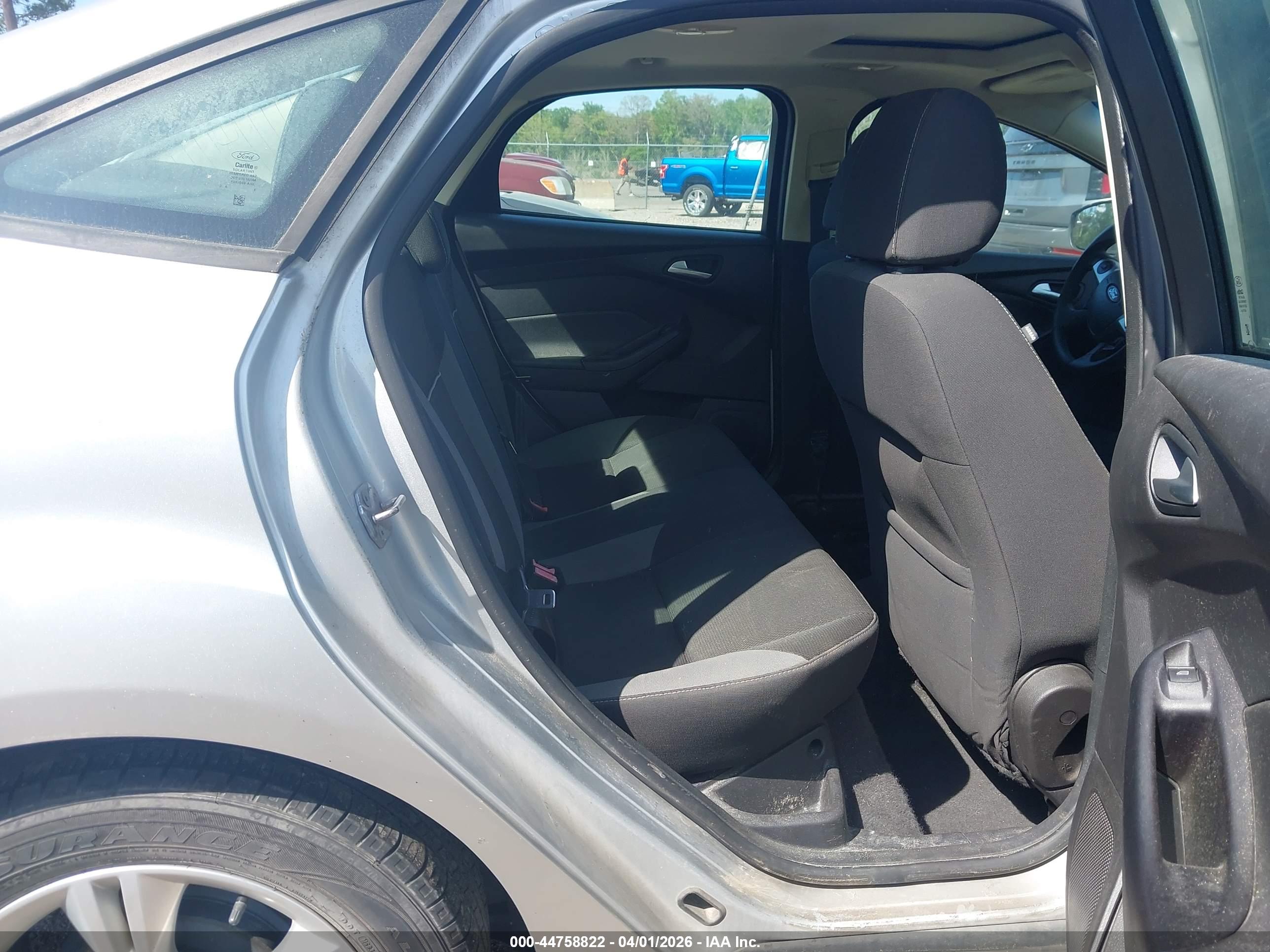 FORD FOCUS image 8