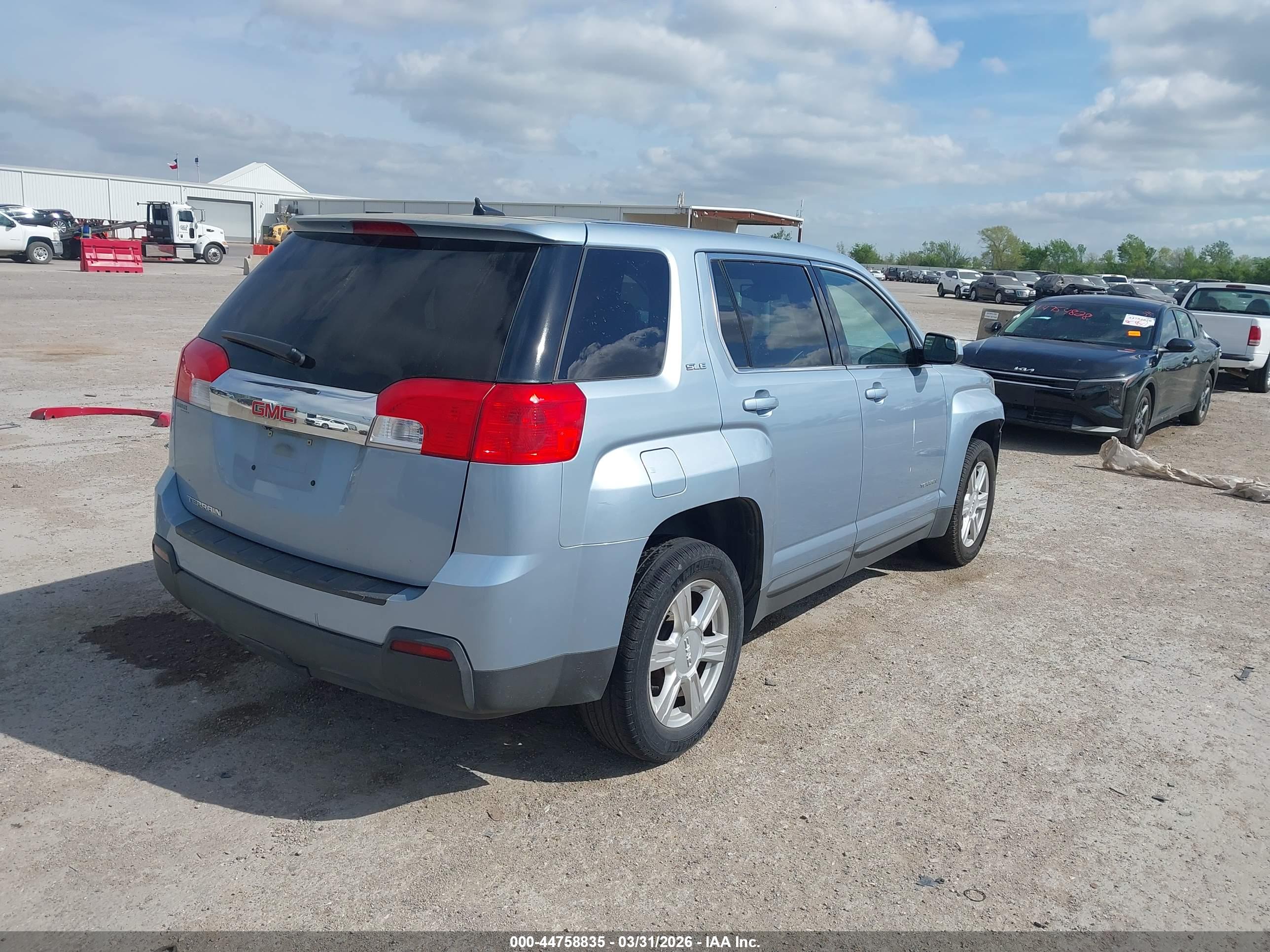 GMC TERRAIN image 4