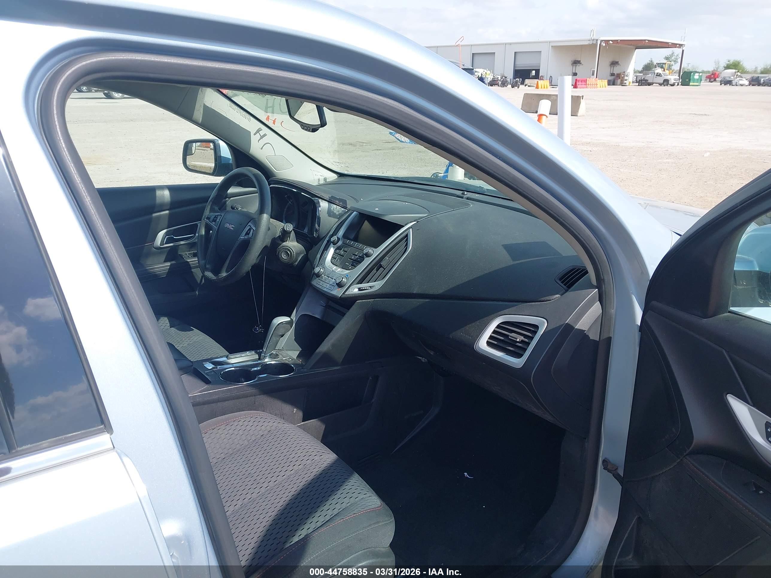 GMC TERRAIN image 5
