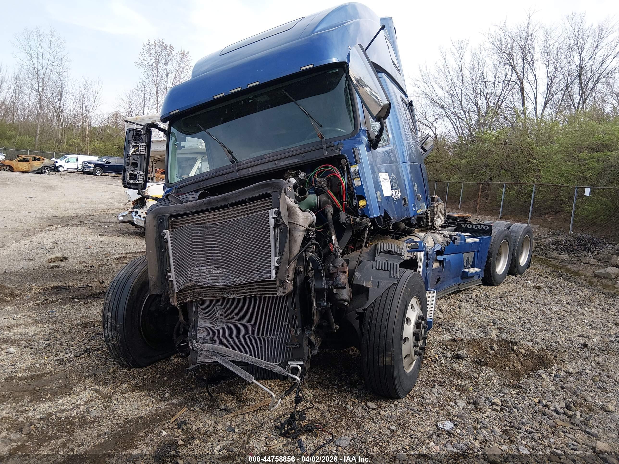 VOLVO VN image 2