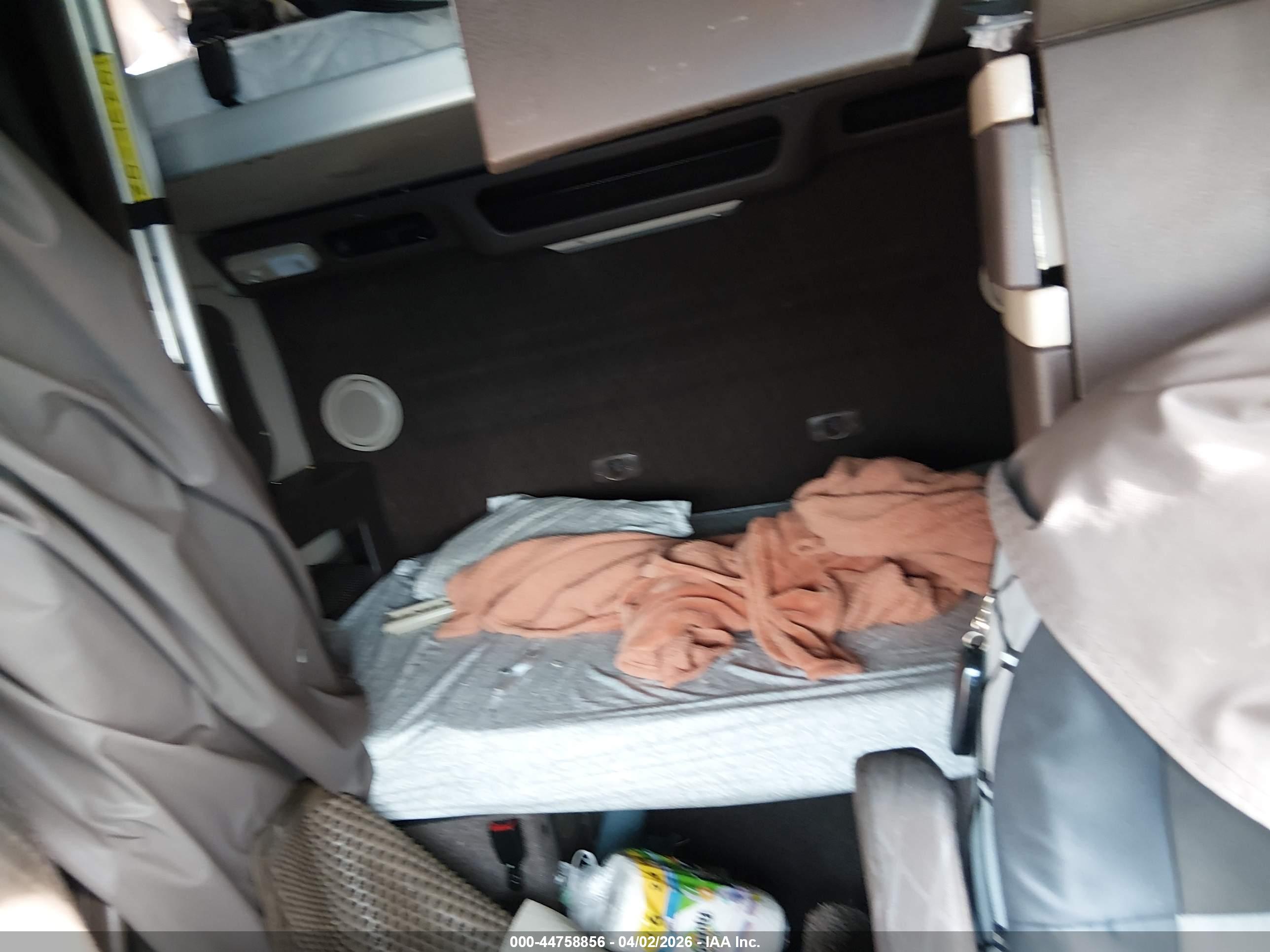 VOLVO VN image 7