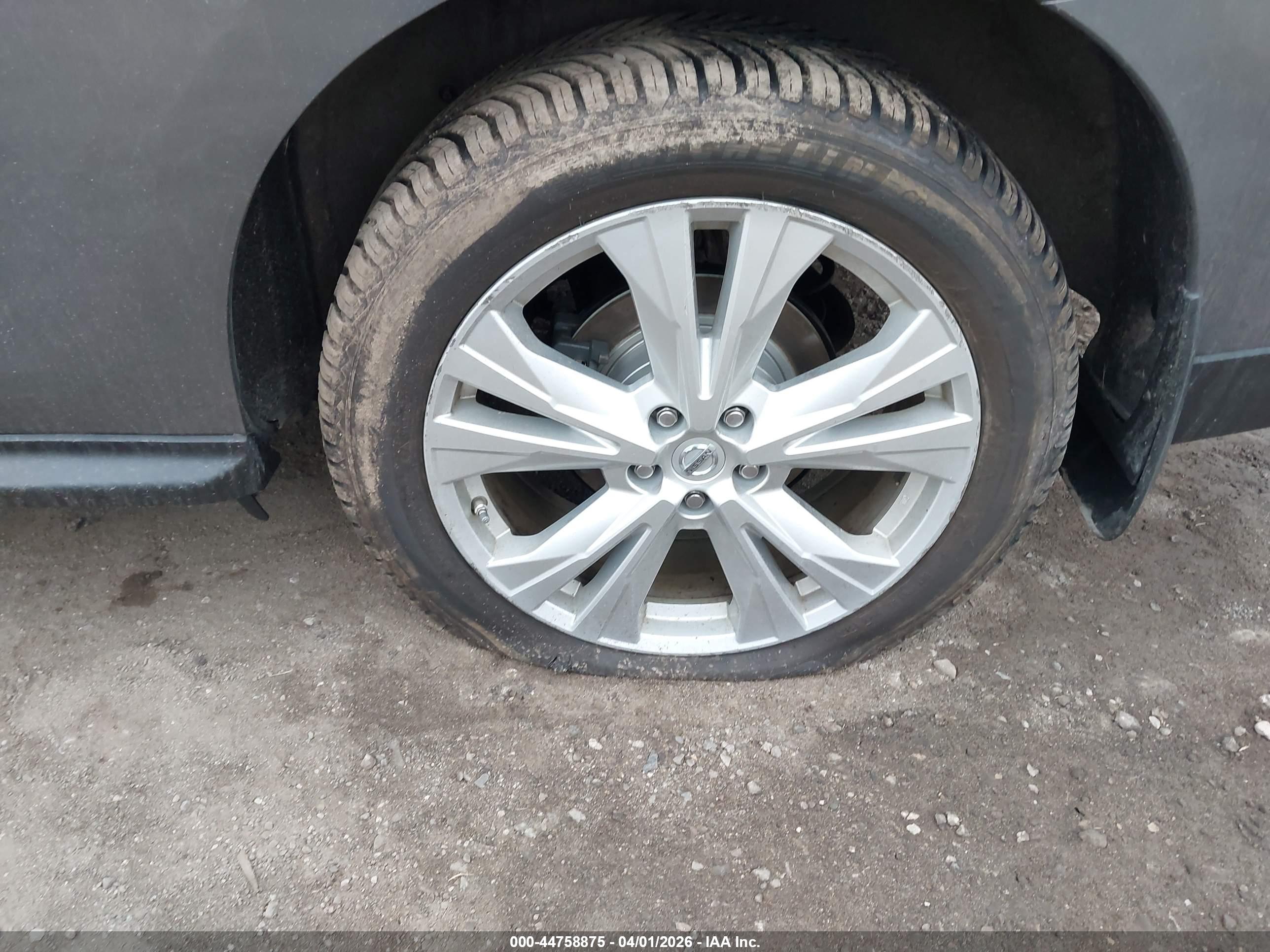 NISSAN PATHFINDER image 6