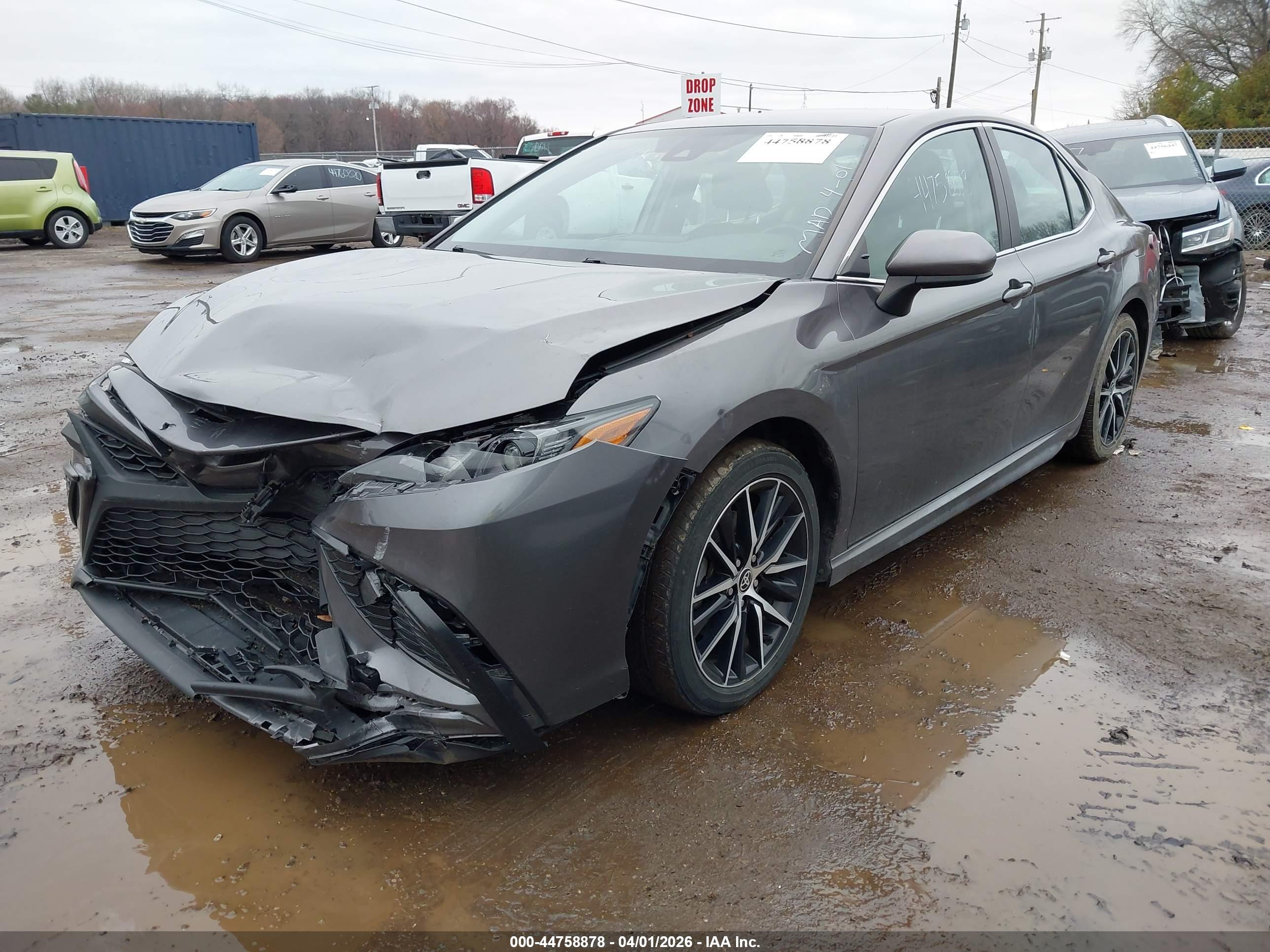 TOYOTA CAMRY image 2