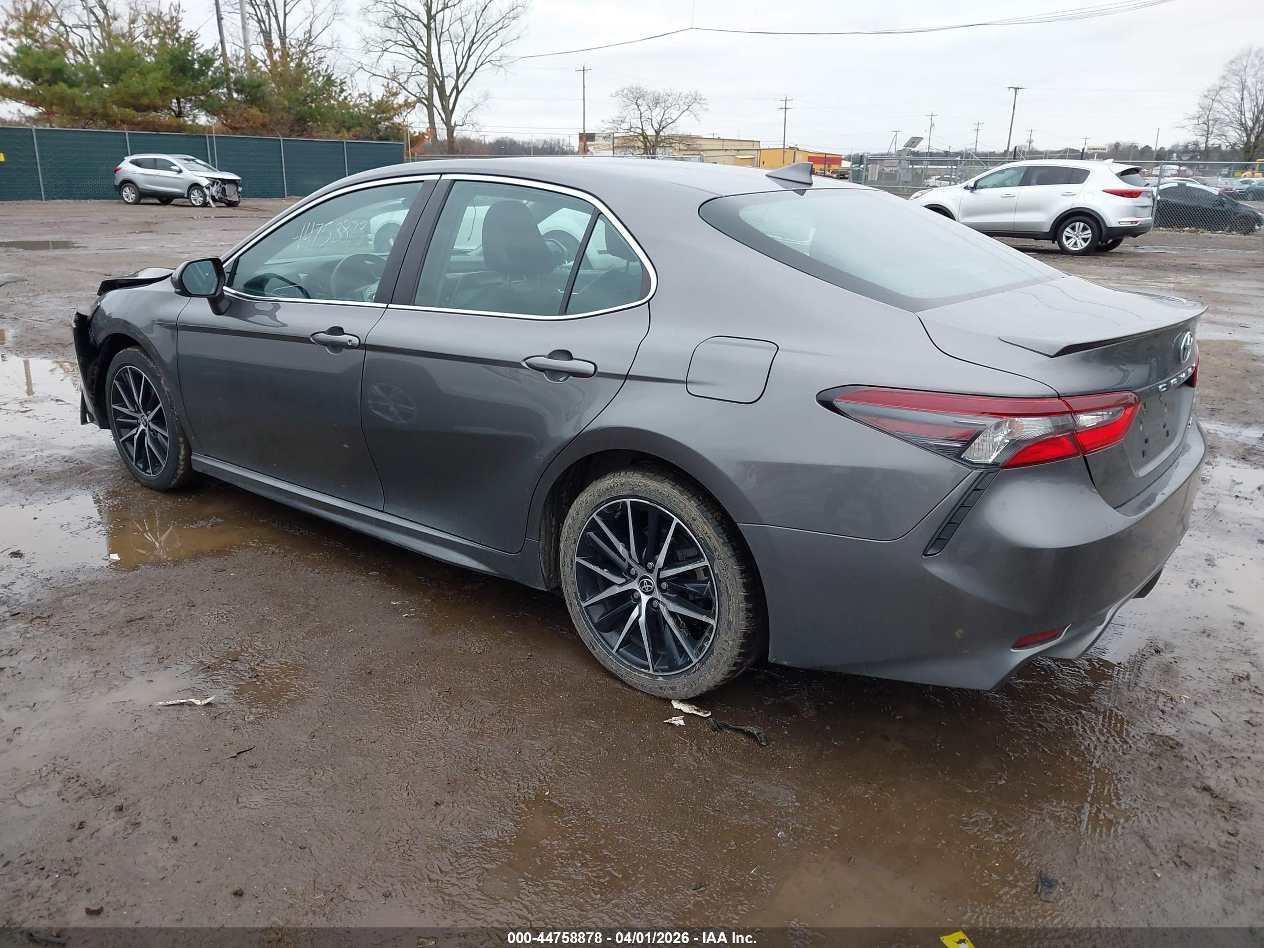 TOYOTA CAMRY image 3