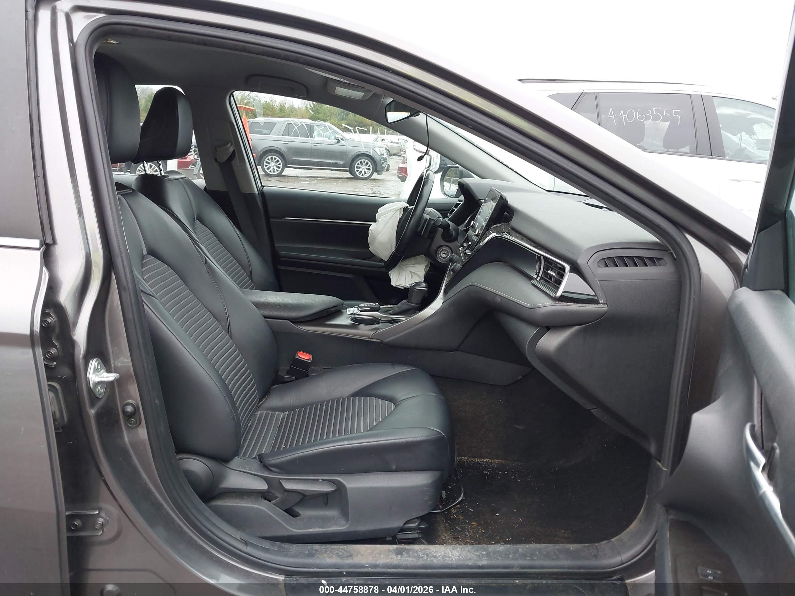 TOYOTA CAMRY image 5
