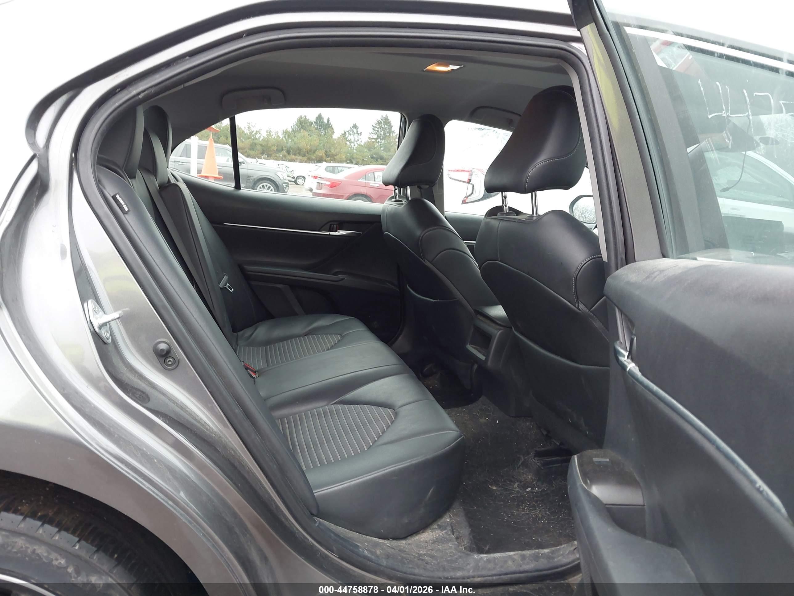 TOYOTA CAMRY image 8