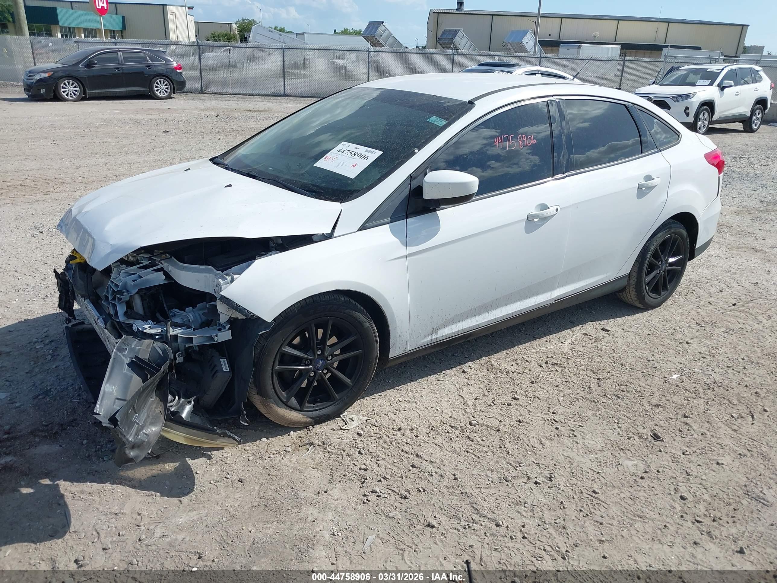 FORD FOCUS image 2