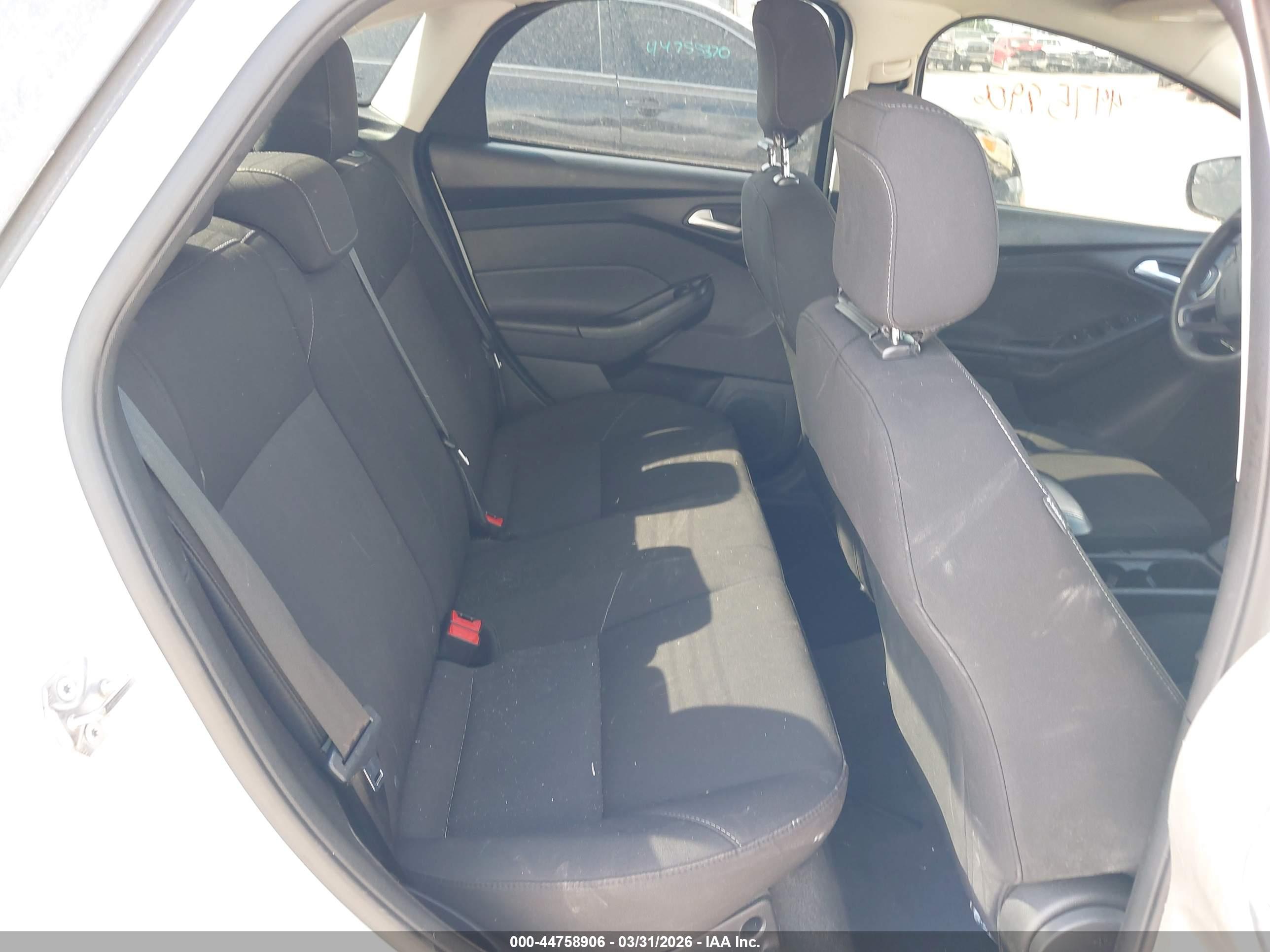 FORD FOCUS image 8