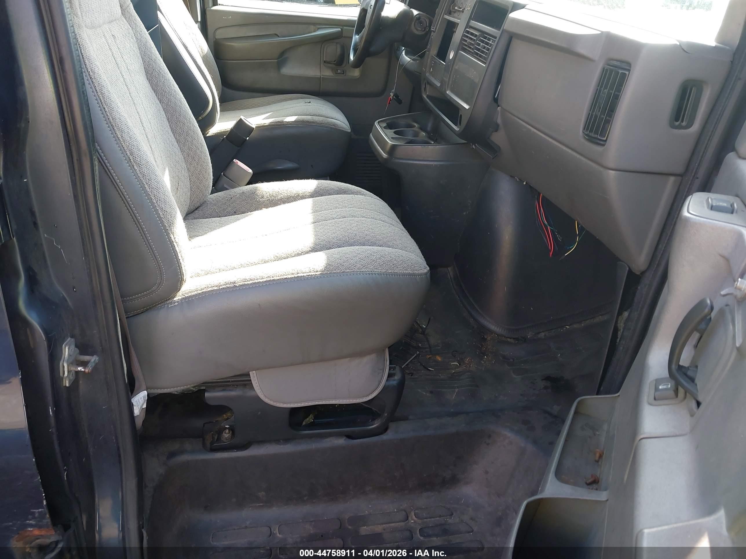 GMC SAVANA image 5