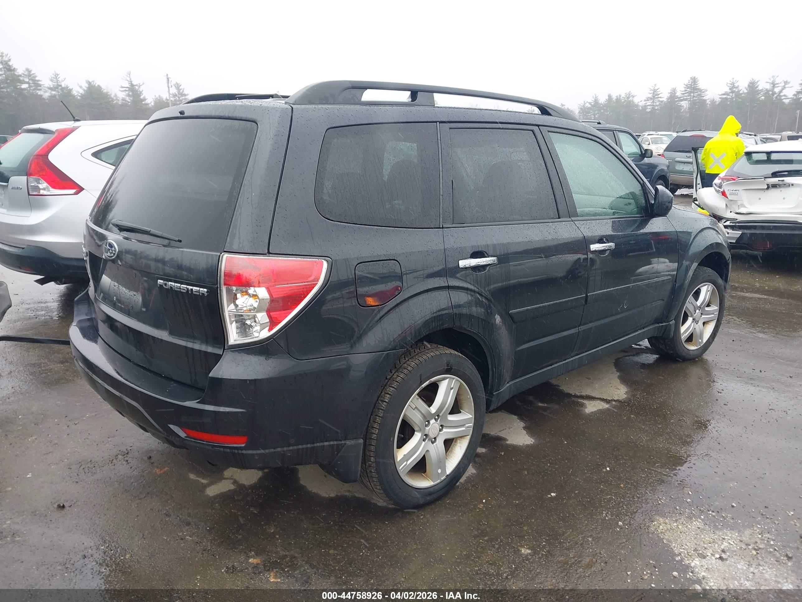 SUBARU FORESTER image 4