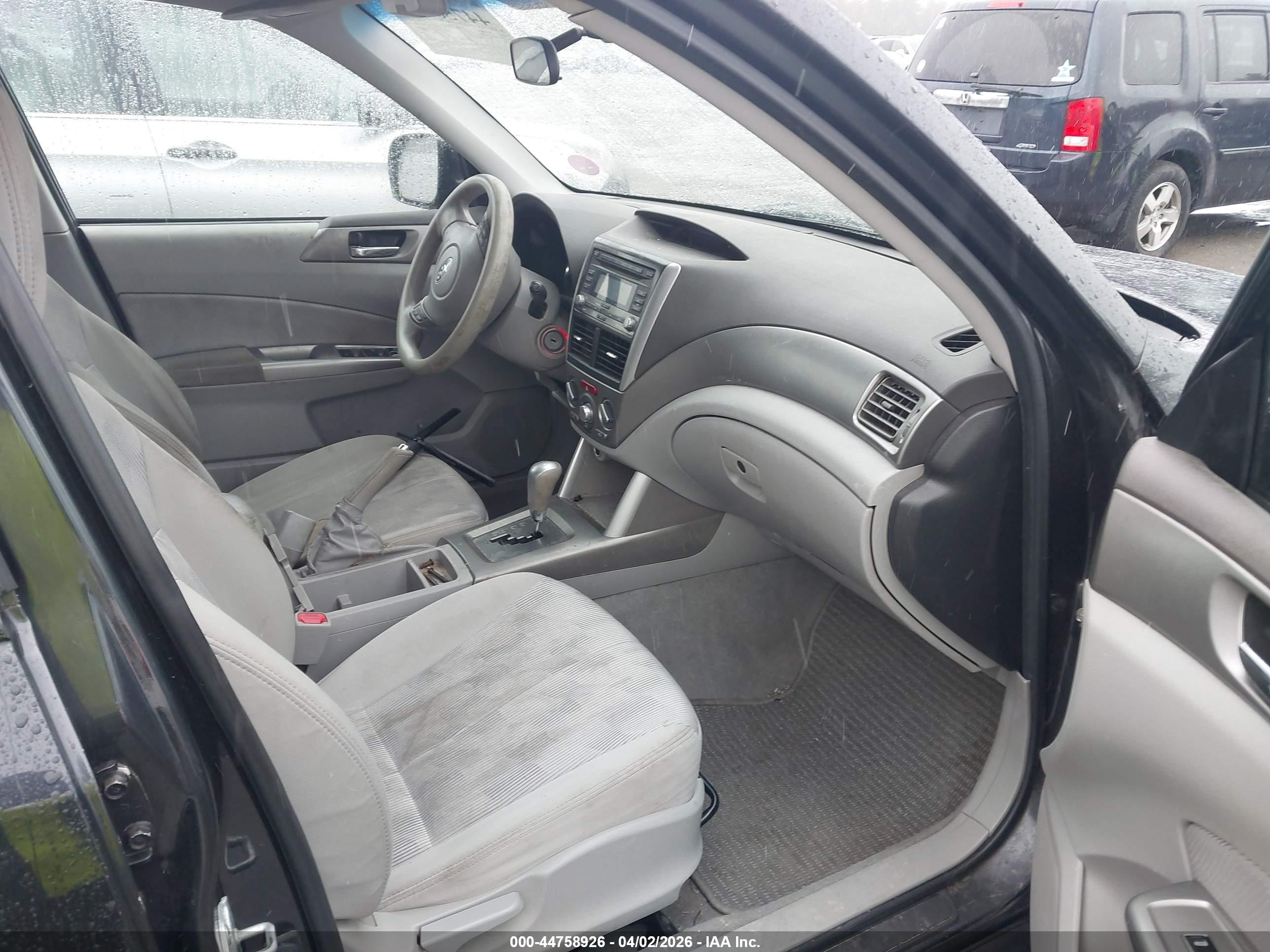 SUBARU FORESTER image 5