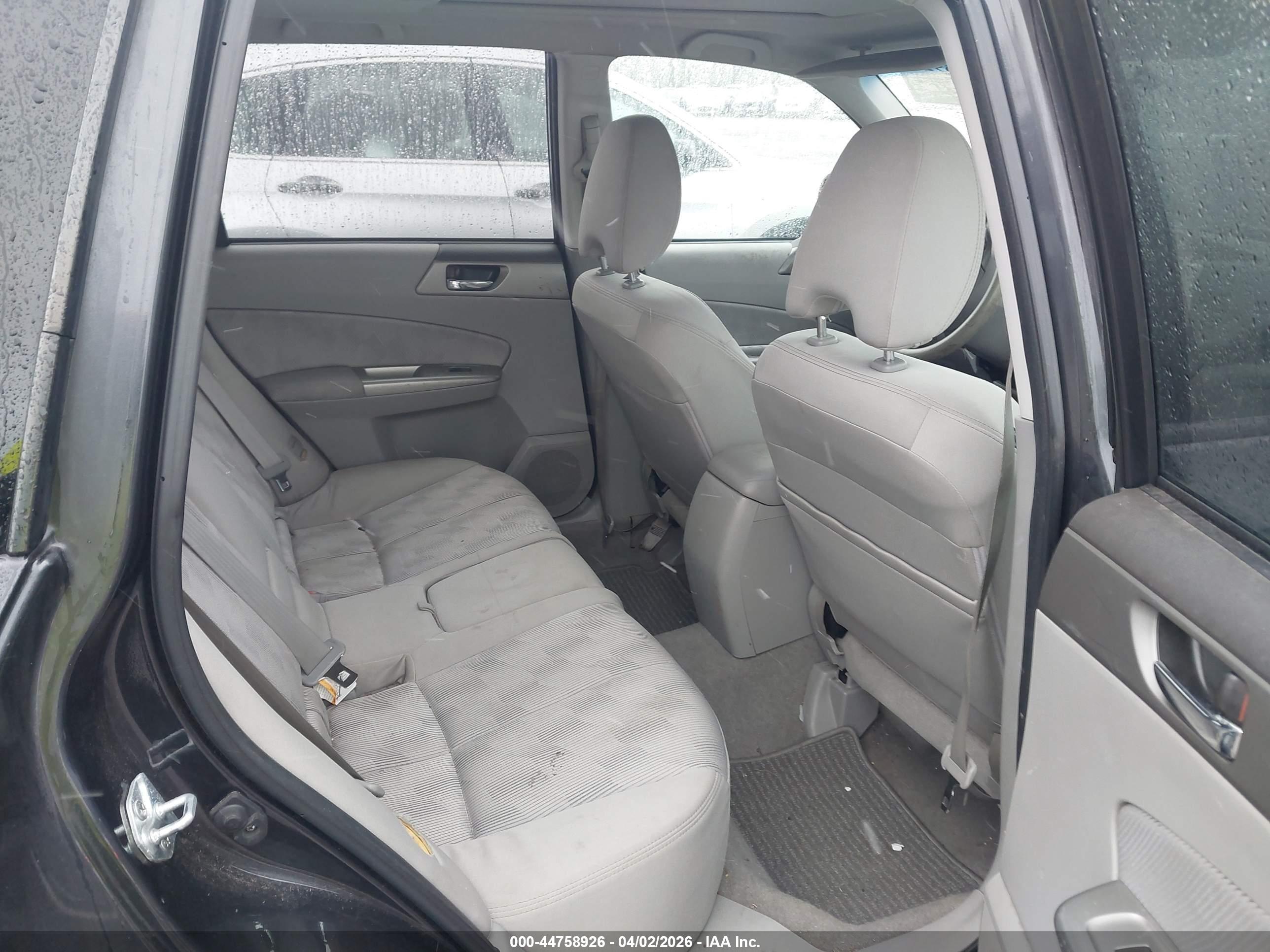SUBARU FORESTER image 8