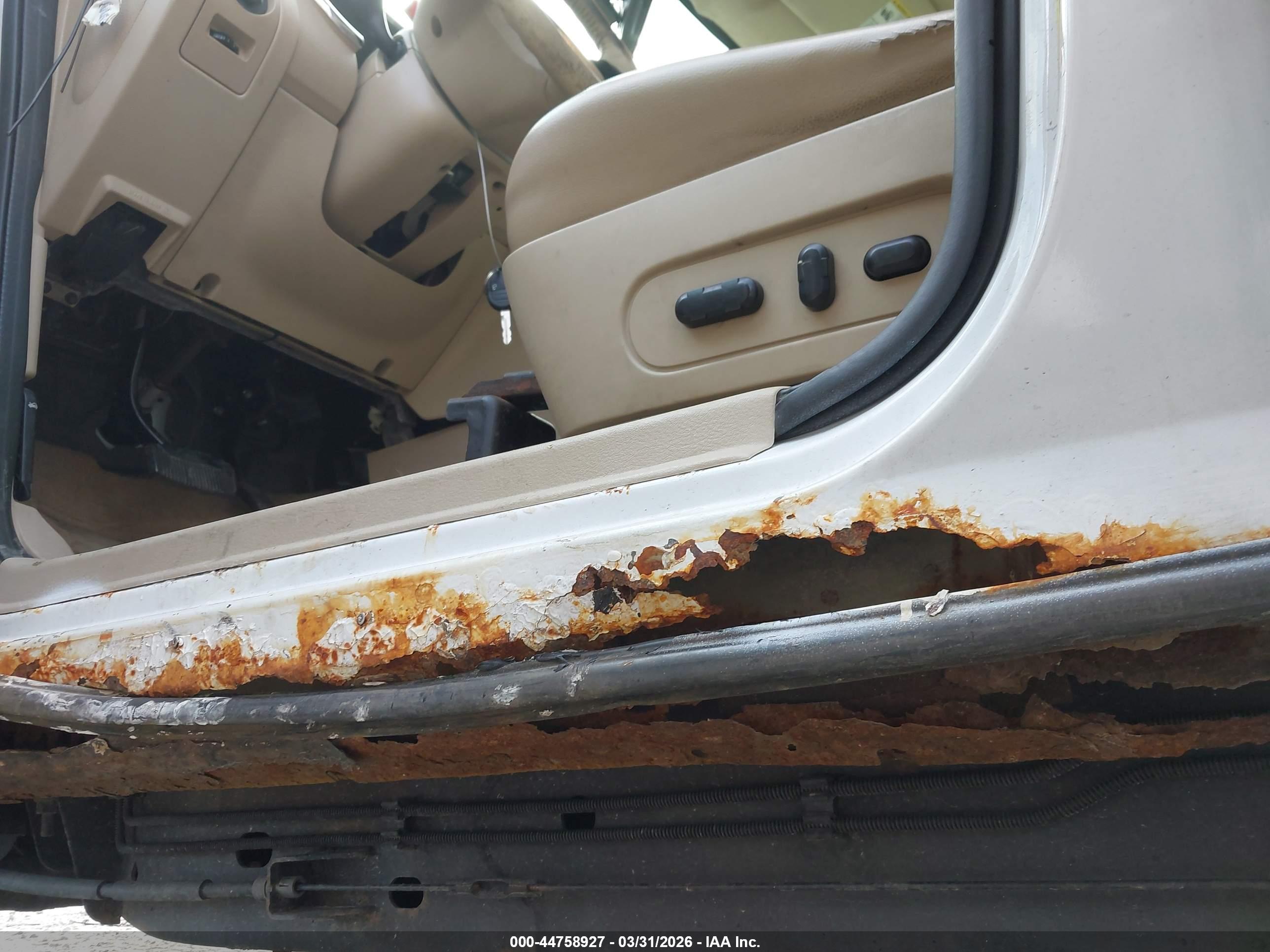 FORD EXPLORER image 6