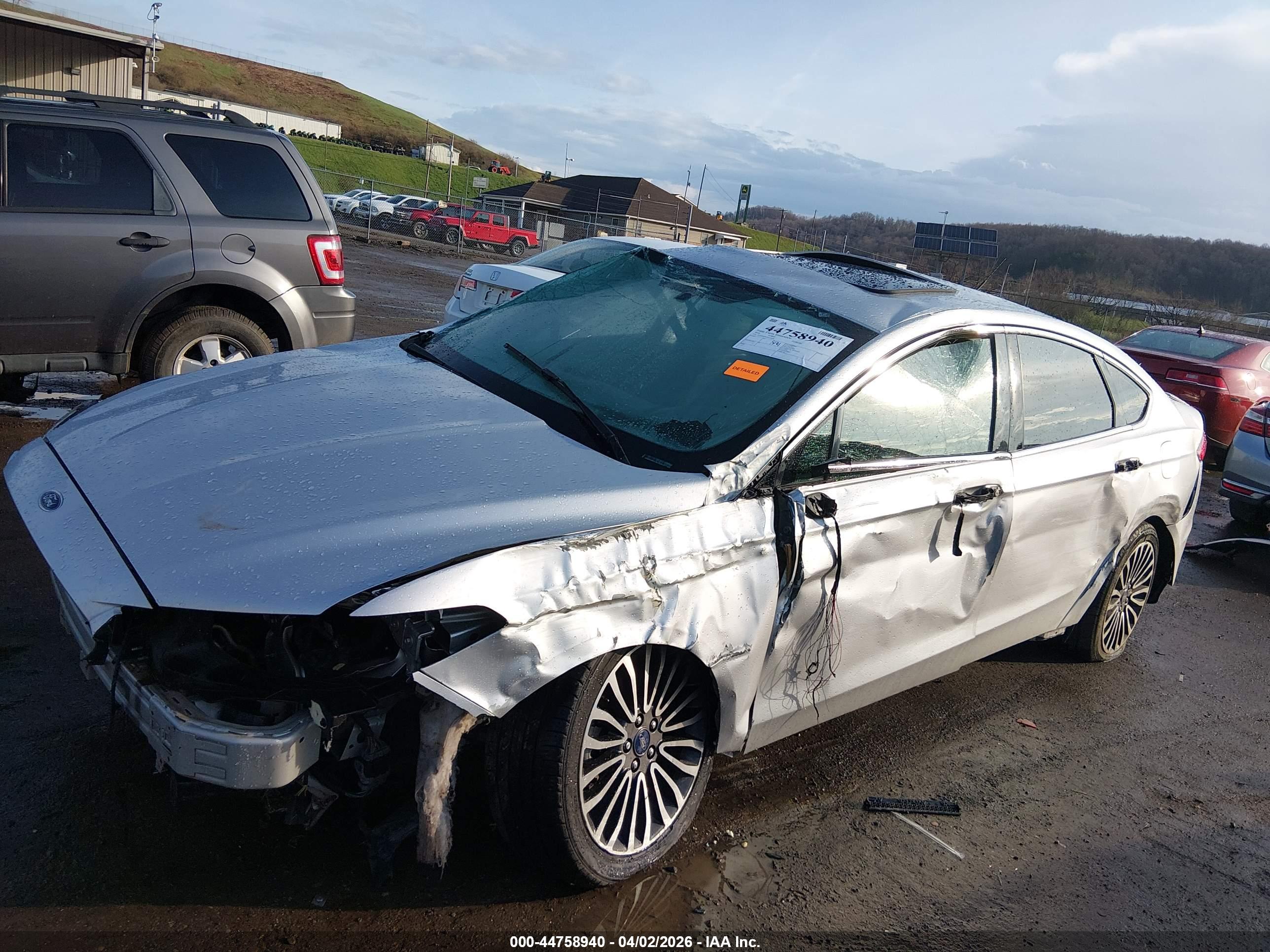 FORD FUSION image 6