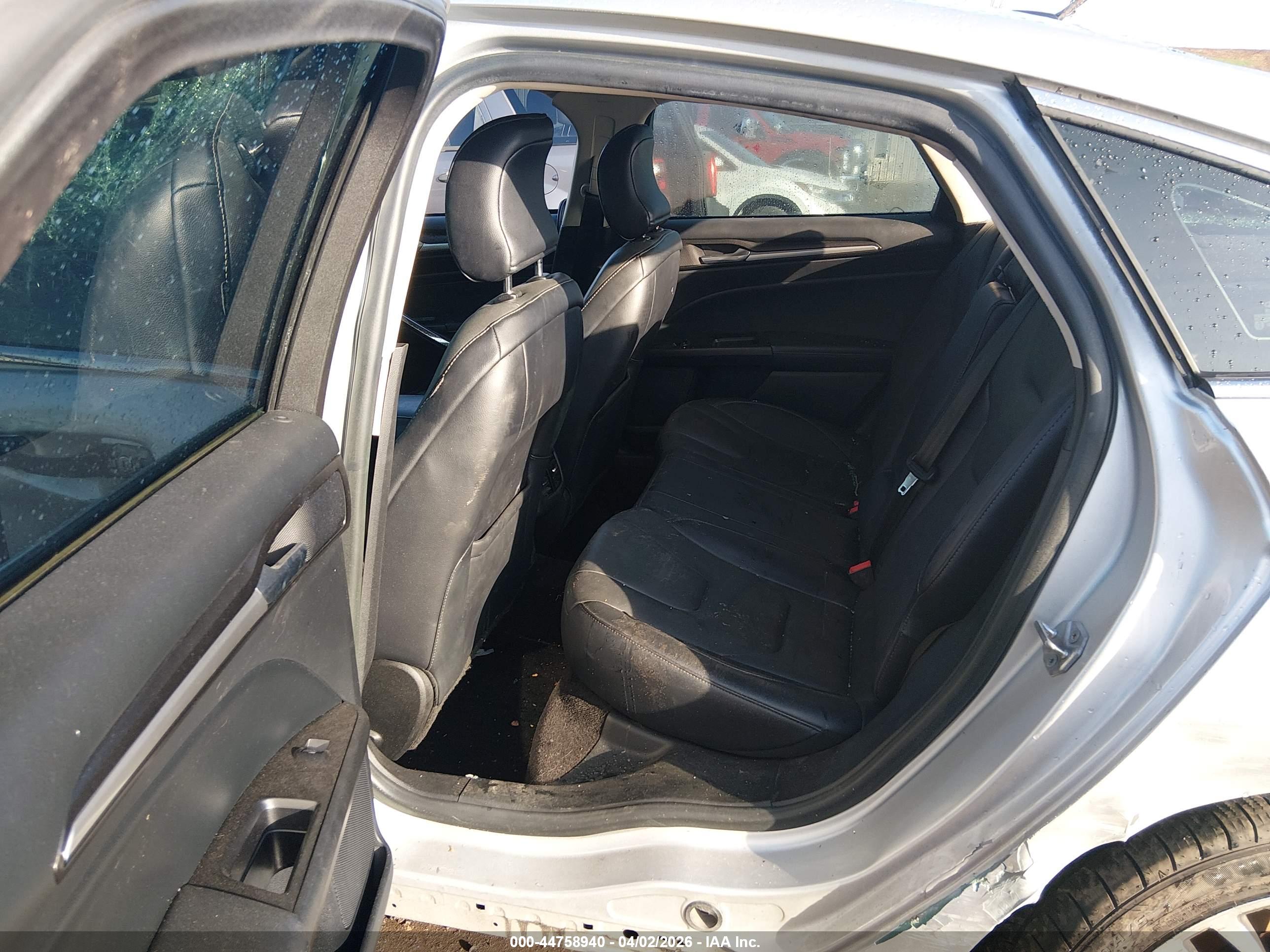 FORD FUSION image 8
