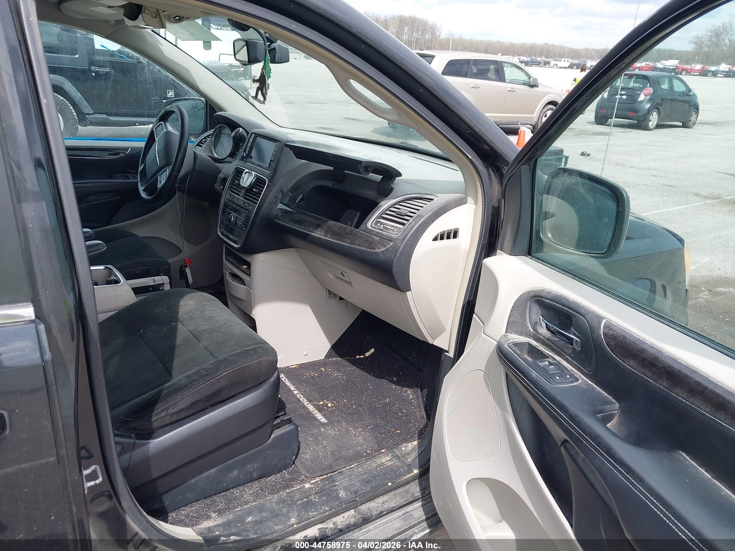 CHRYSLER TOWN image 5