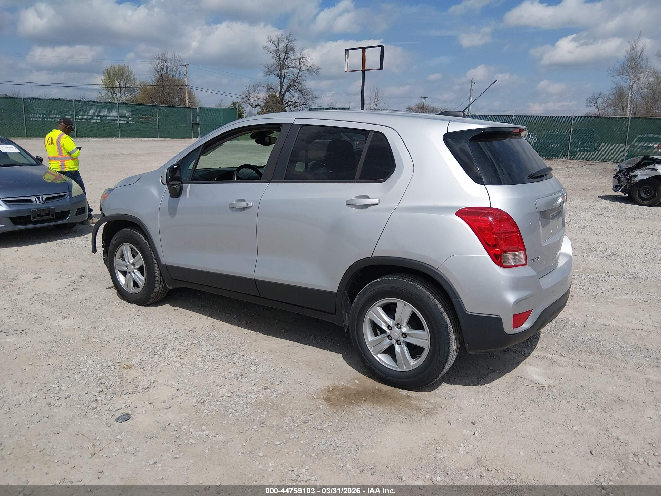 CHEVROLET TRAX image 3