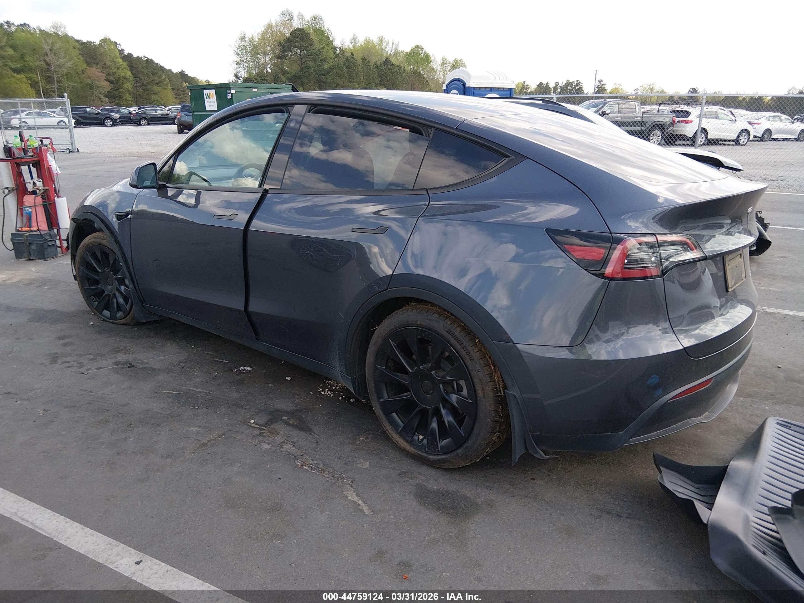 TESLA MODEL image 3