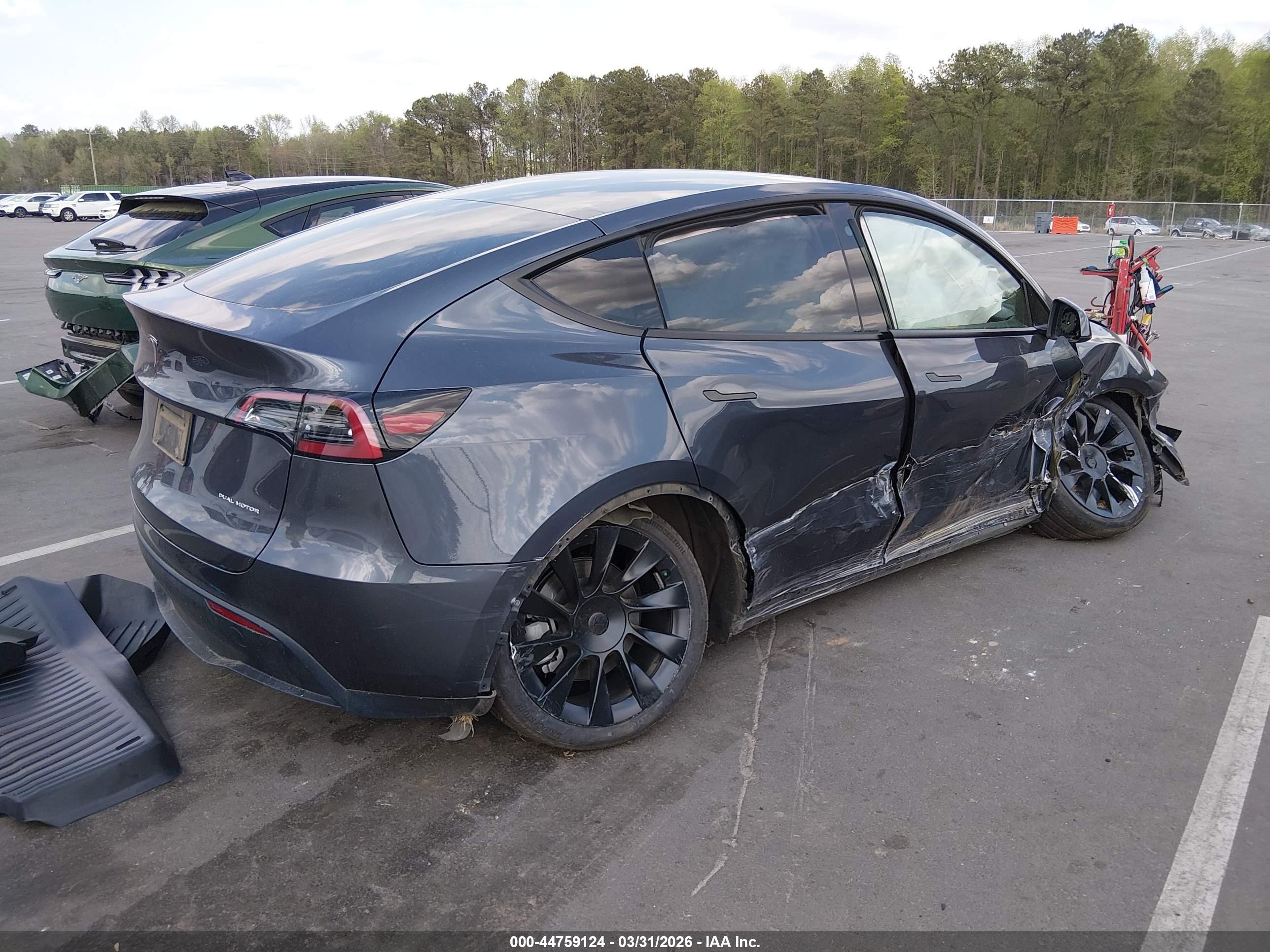TESLA MODEL image 4