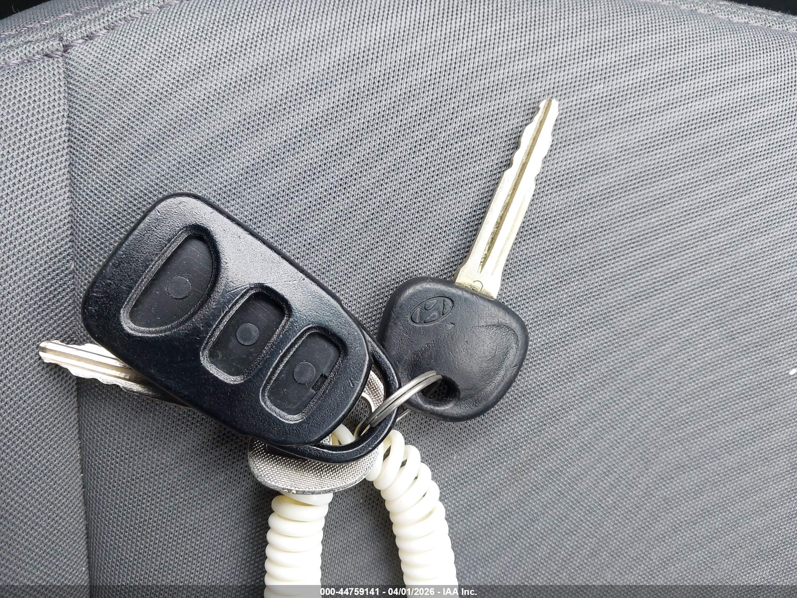 HYUNDAI ELANTRA image 11