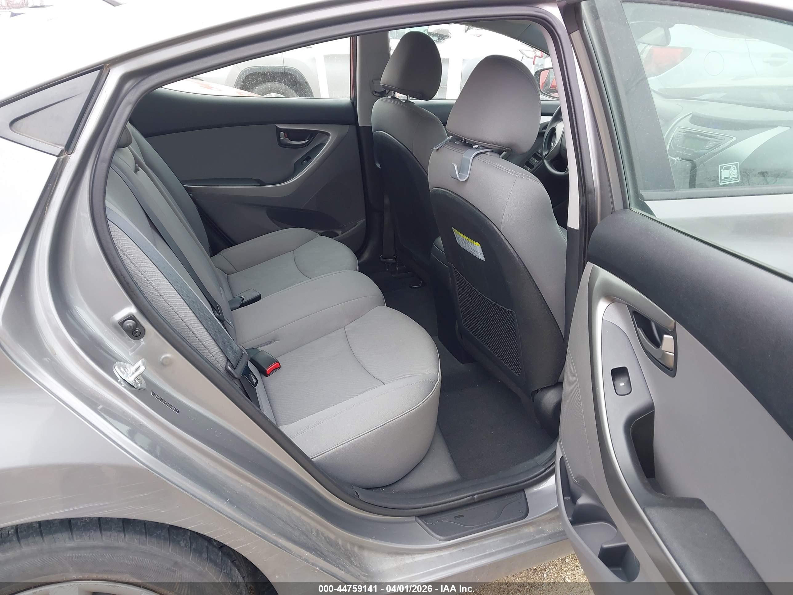 HYUNDAI ELANTRA image 8