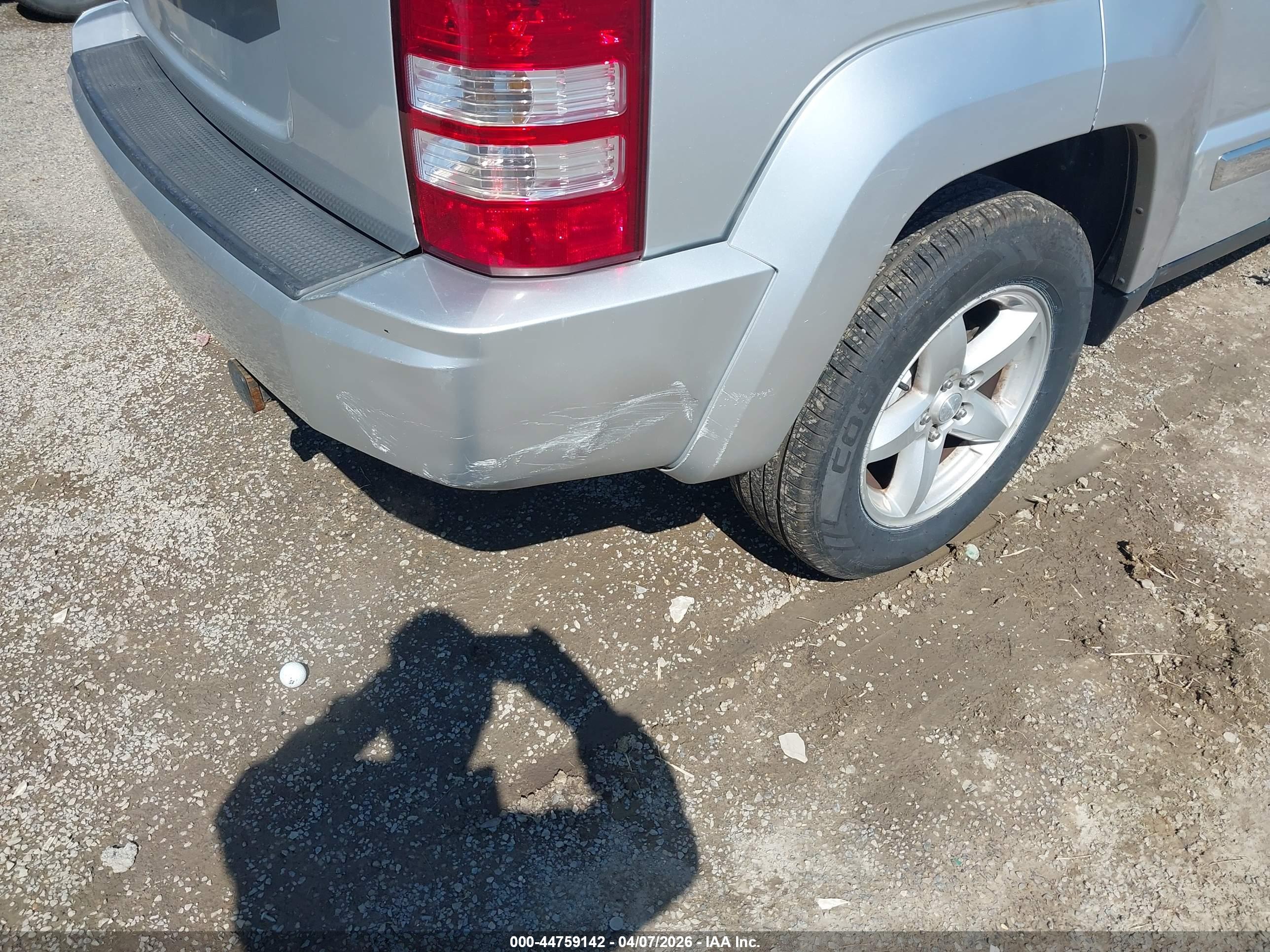 JEEP LIBERTY image 6