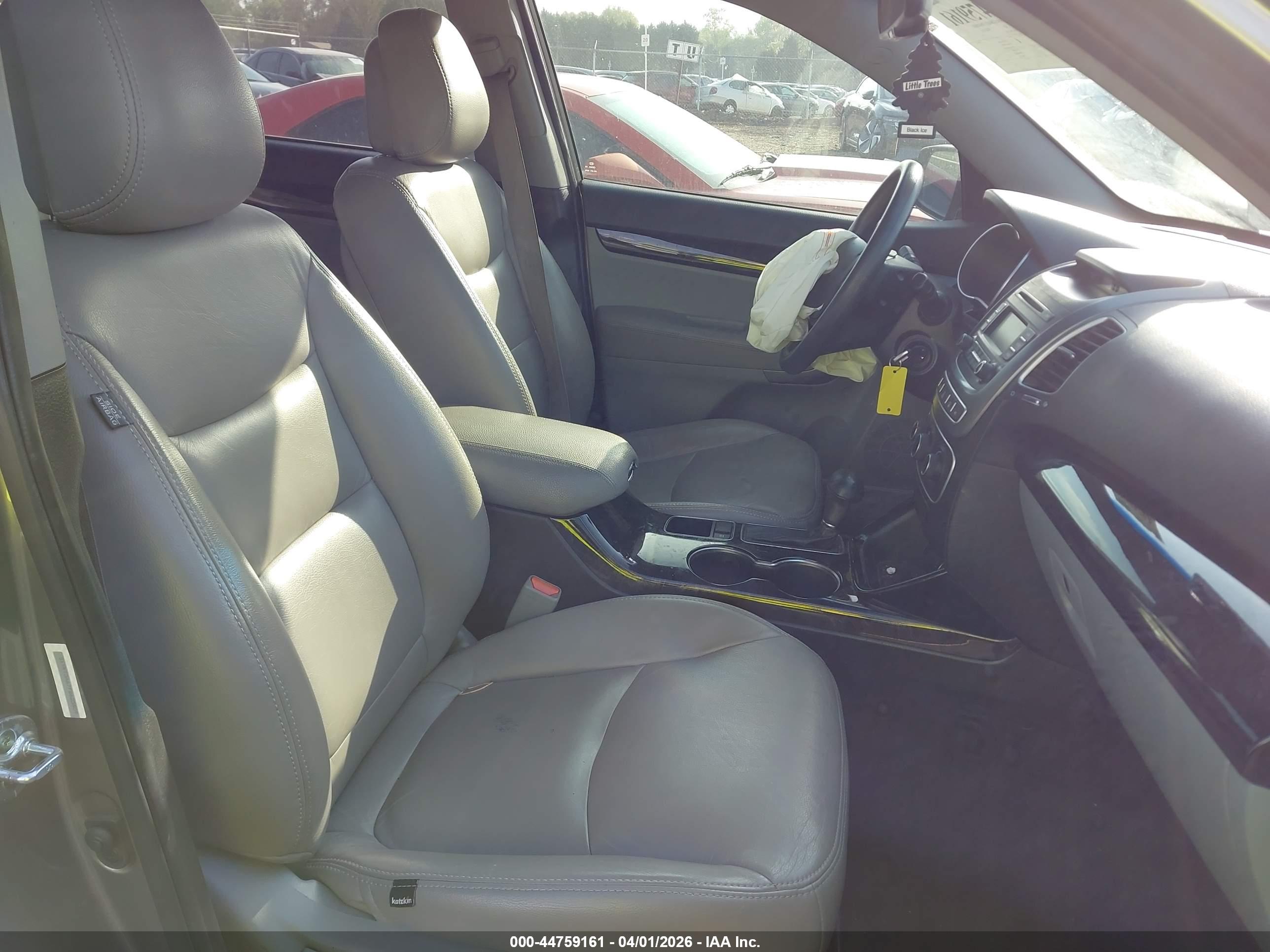 KIA SORENTO image 5