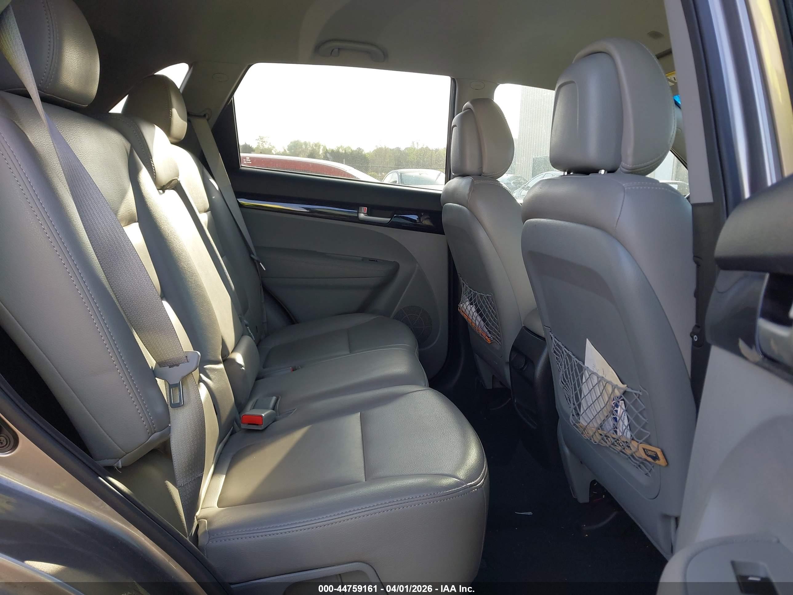 KIA SORENTO image 8