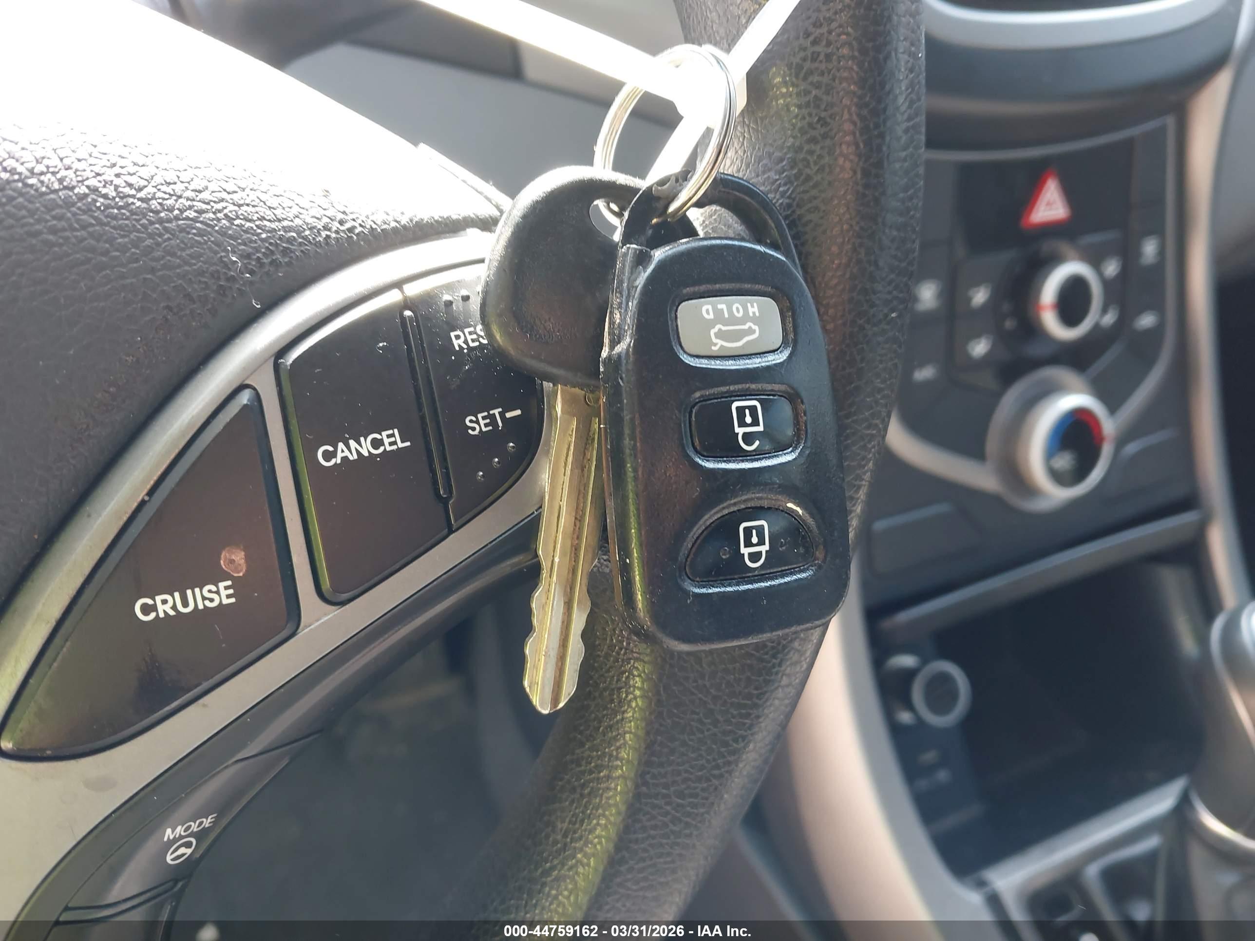 HYUNDAI ELANTRA image 11