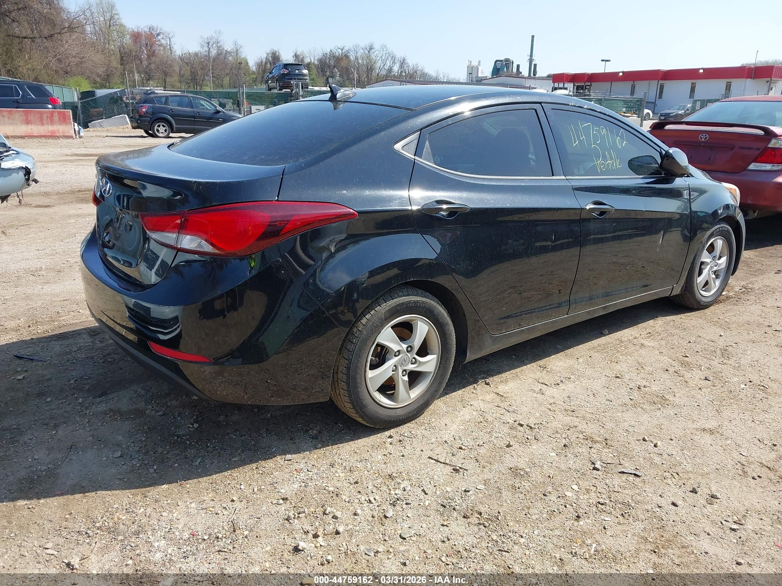HYUNDAI ELANTRA image 4