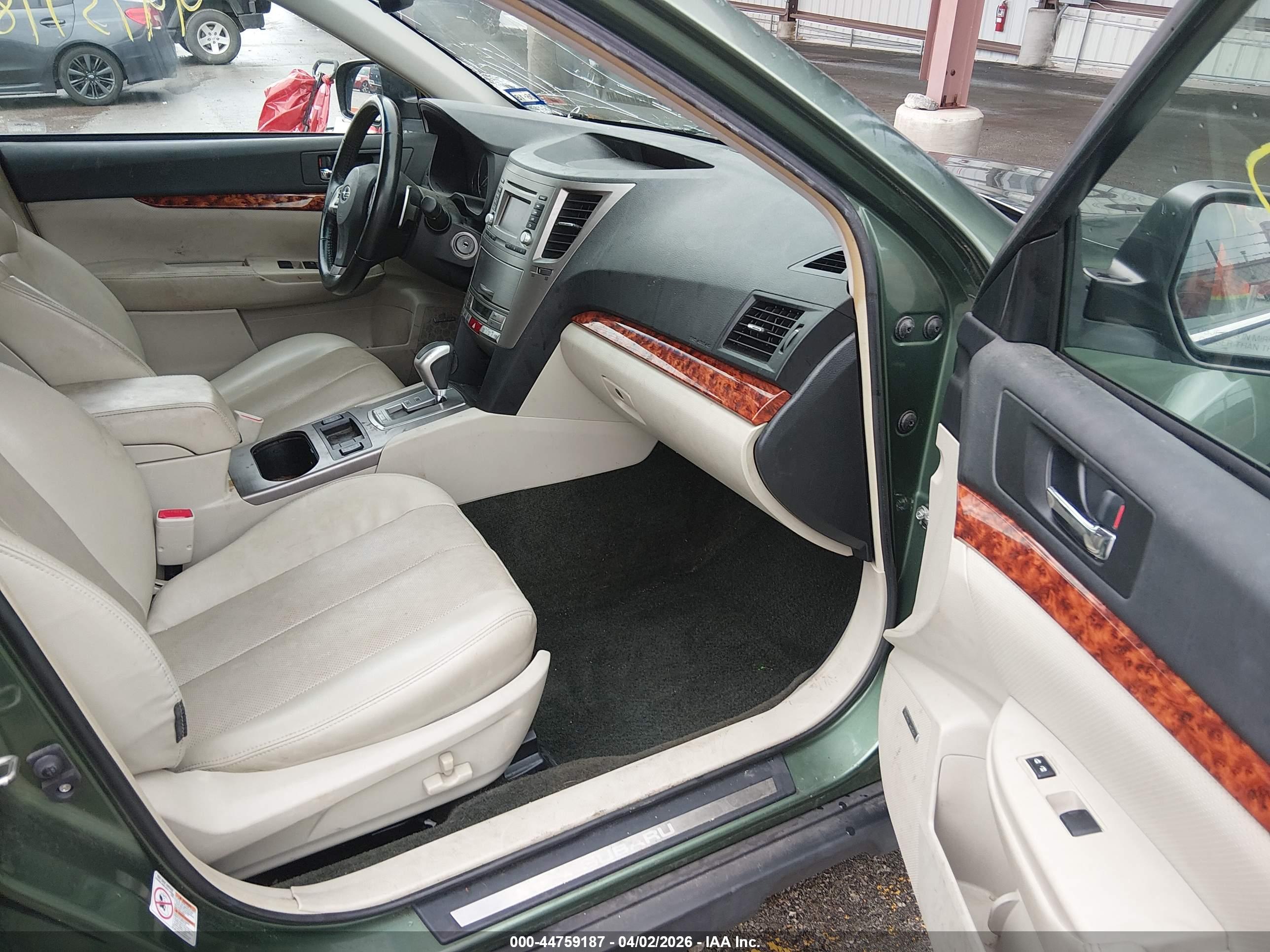 SUBARU OUTBACK image 5