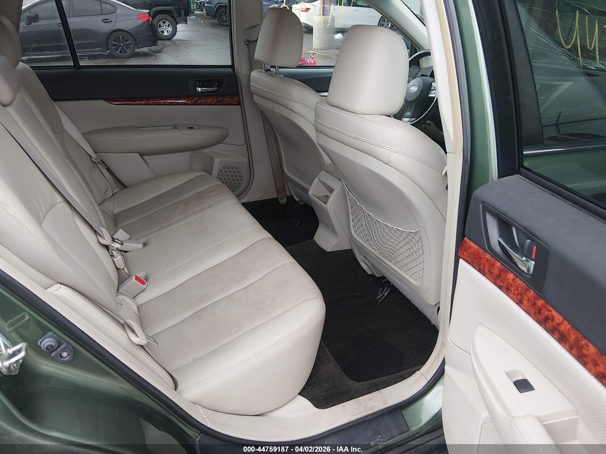 SUBARU OUTBACK image 8