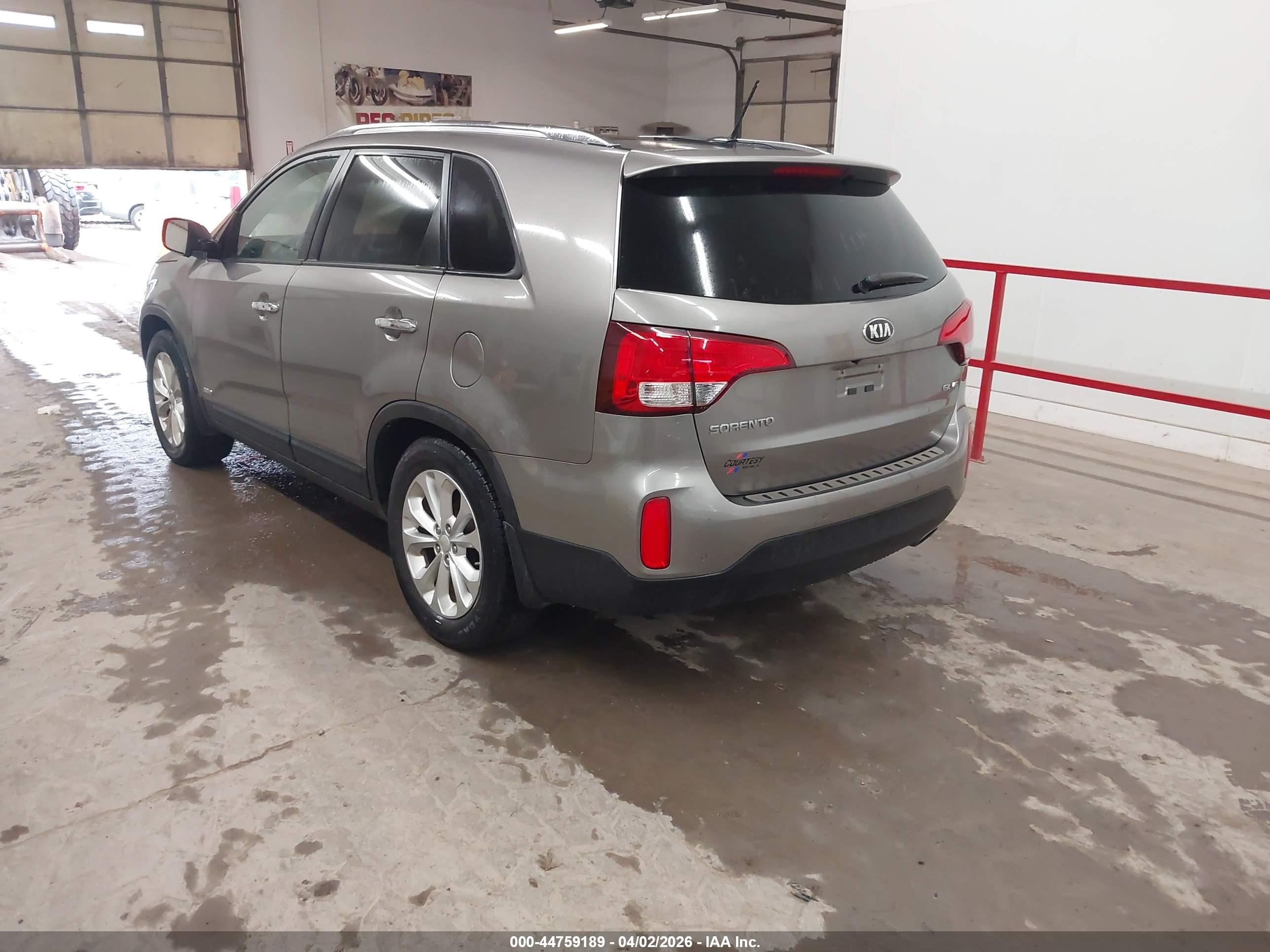 KIA SORENTO image 3