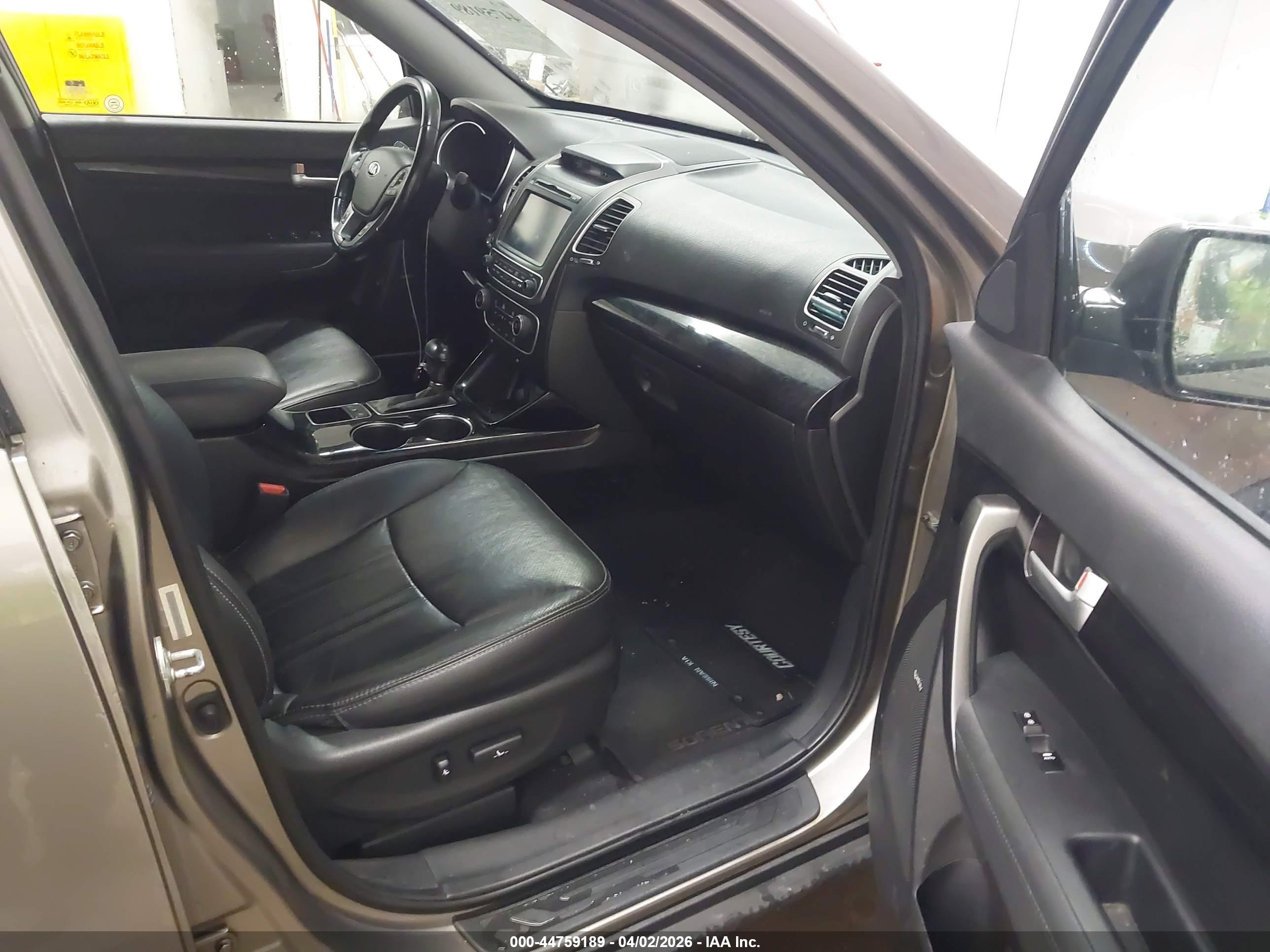 KIA SORENTO image 5