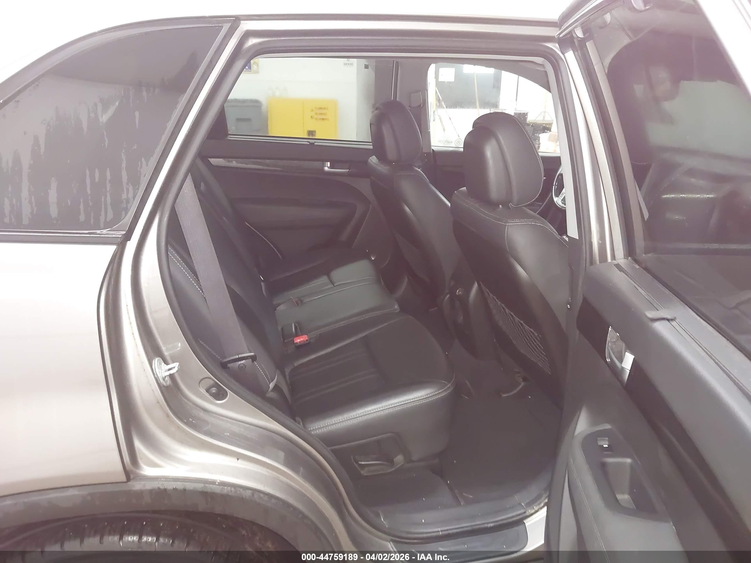 KIA SORENTO image 8