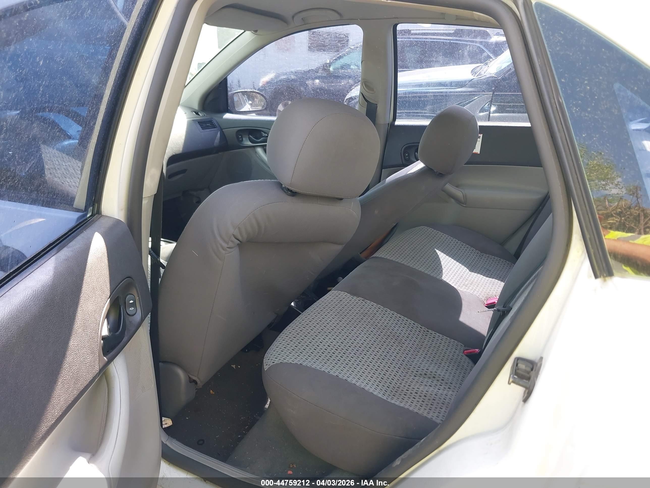 FORD FOCUS image 8