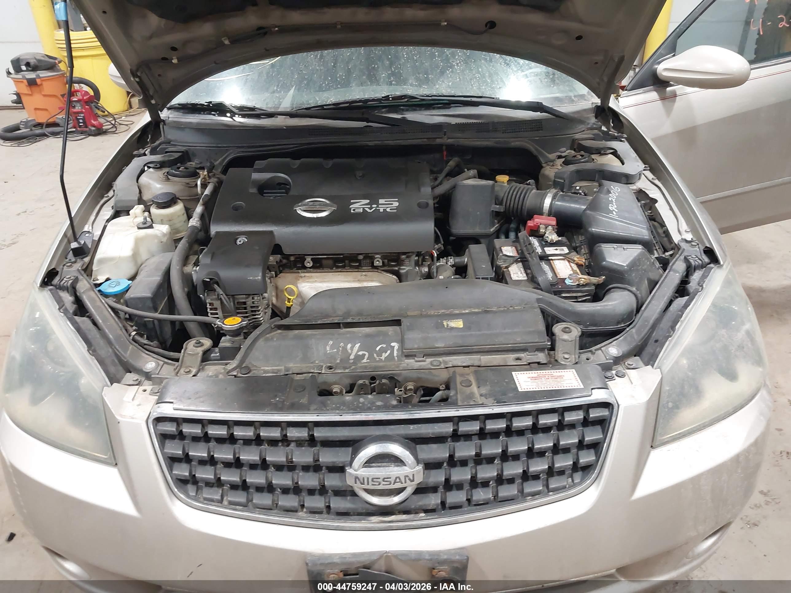 NISSAN ALTIMA image 10
