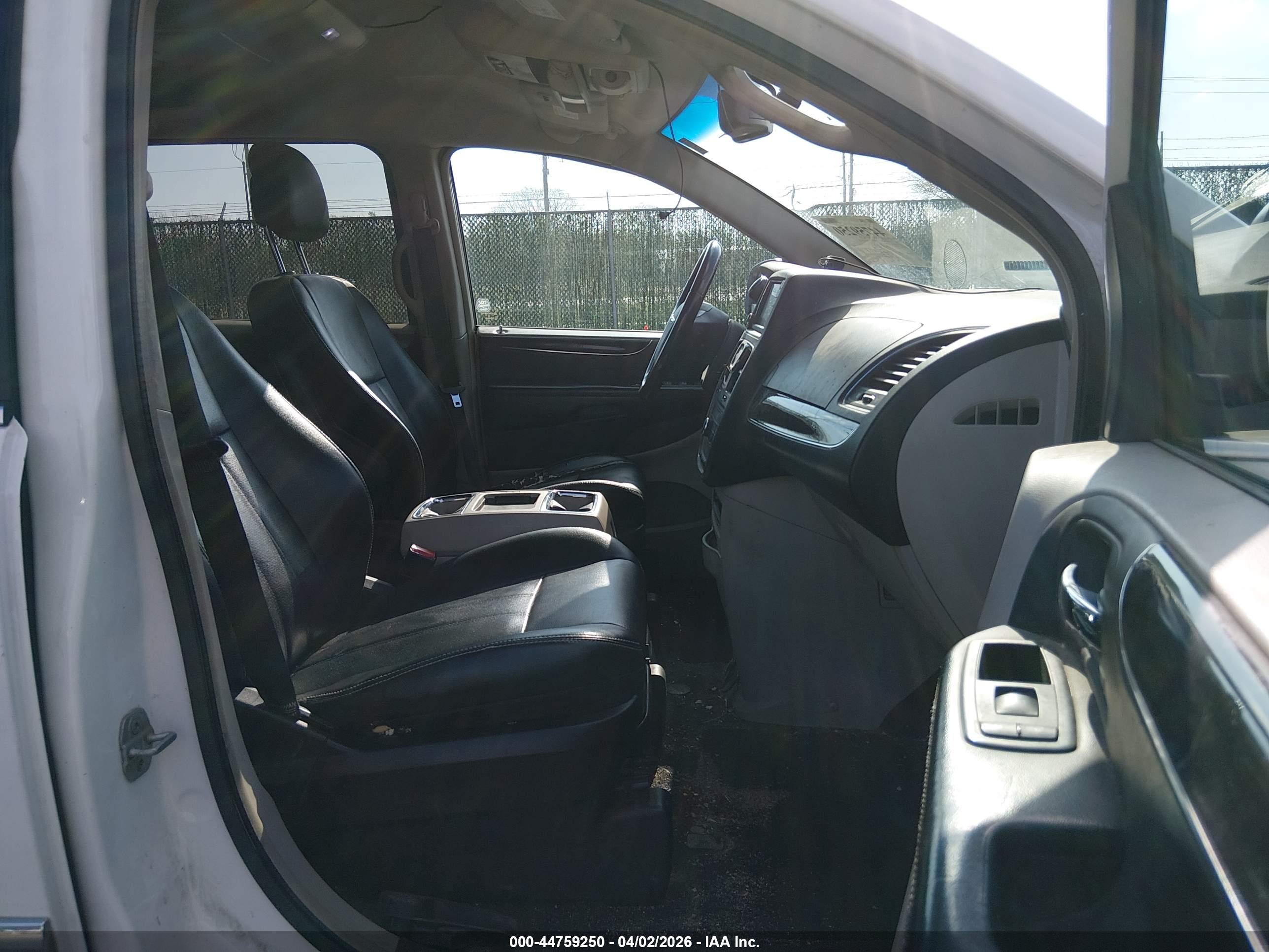 CHRYSLER TOWN image 5