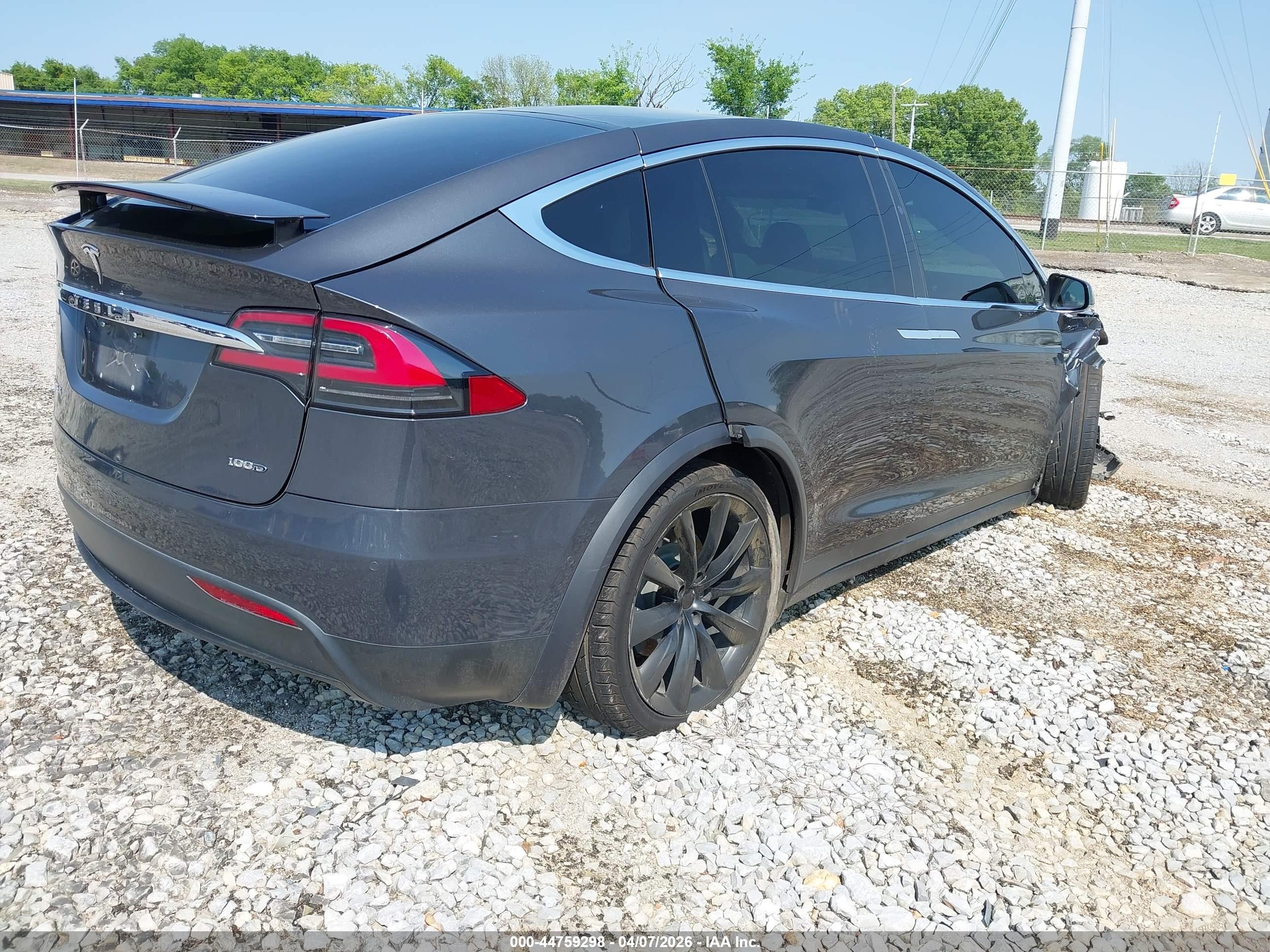 TESLA MODEL image 4