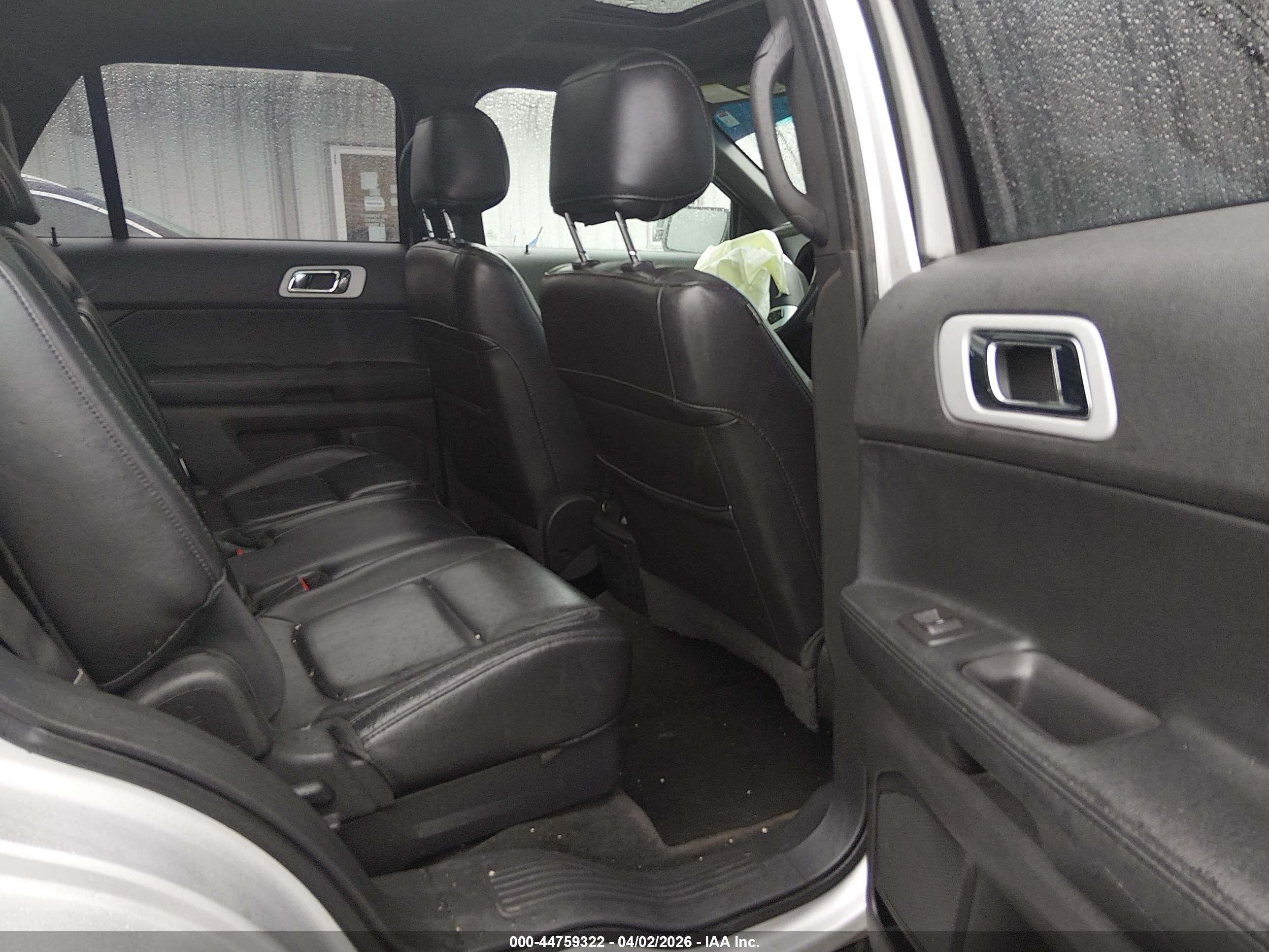 FORD EXPLORER image 8