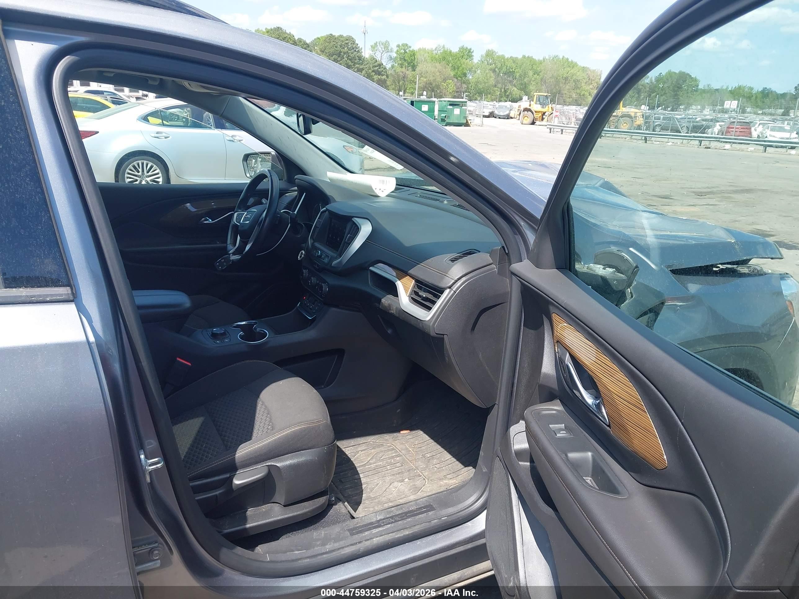 GMC TERRAIN image 5