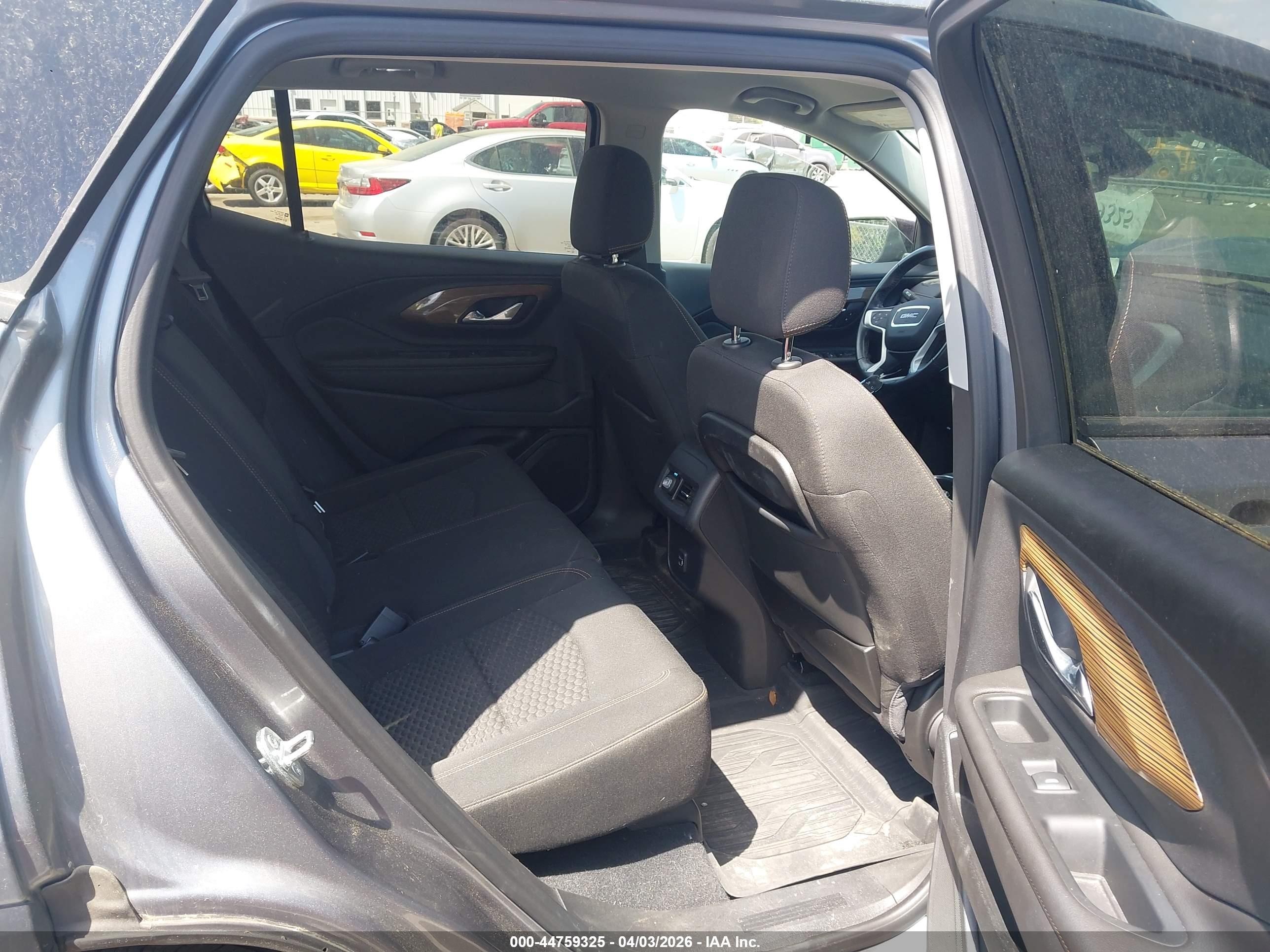 GMC TERRAIN image 8